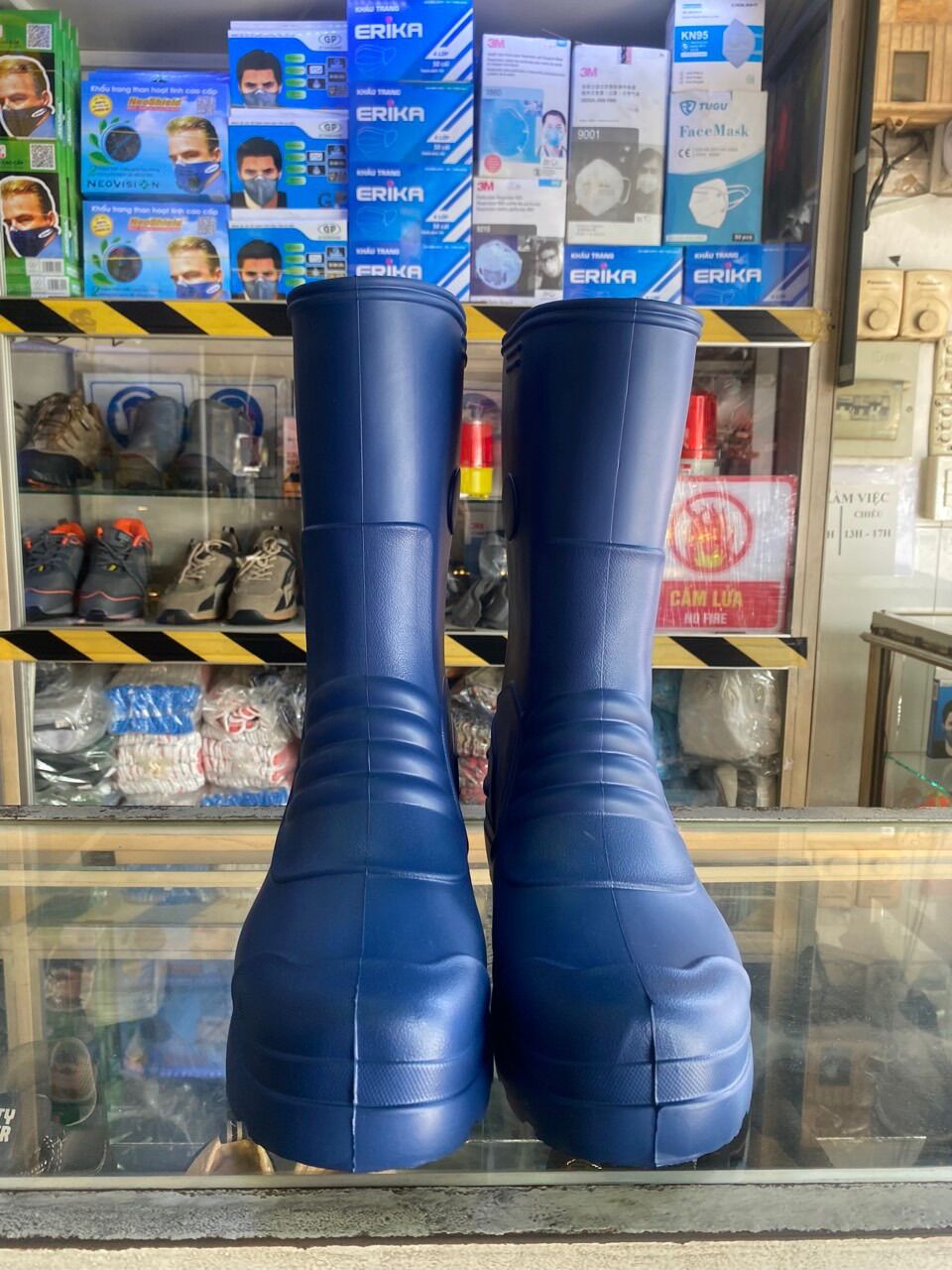 Ủng bảo hộ nhựa xốp VAC