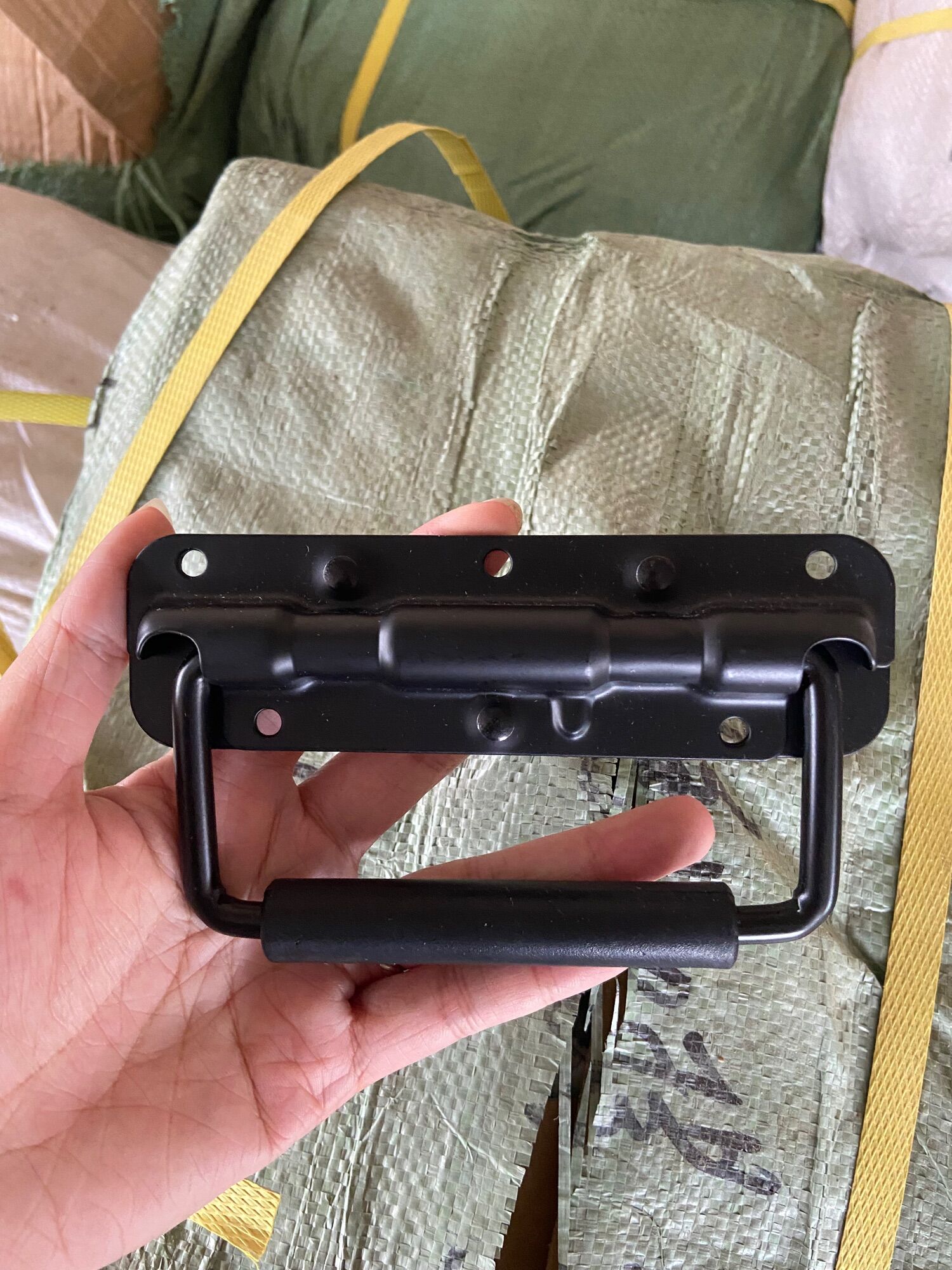 Tay xách nổi tủ âm thanh