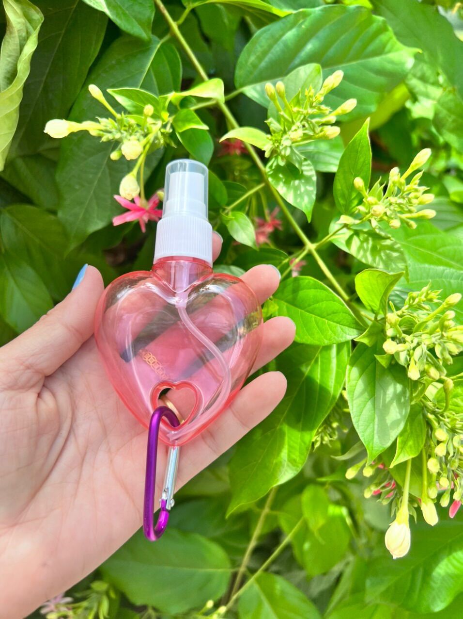 Móc khoá đựng xịt khuẩn hình trái tim