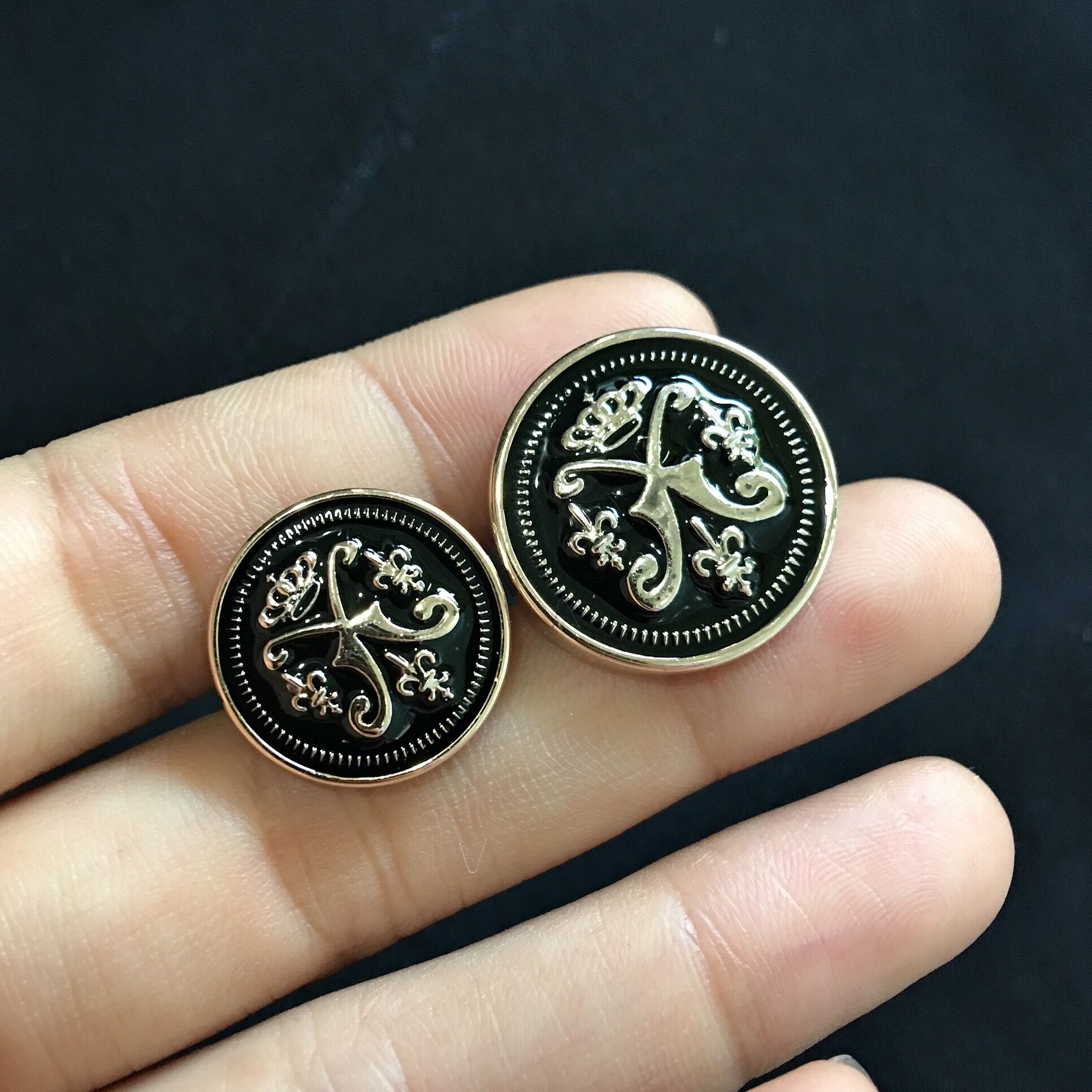 (N005) set 5 NÚT NHỰA KIỂU TRẮNG ĐEN 2 SIZE