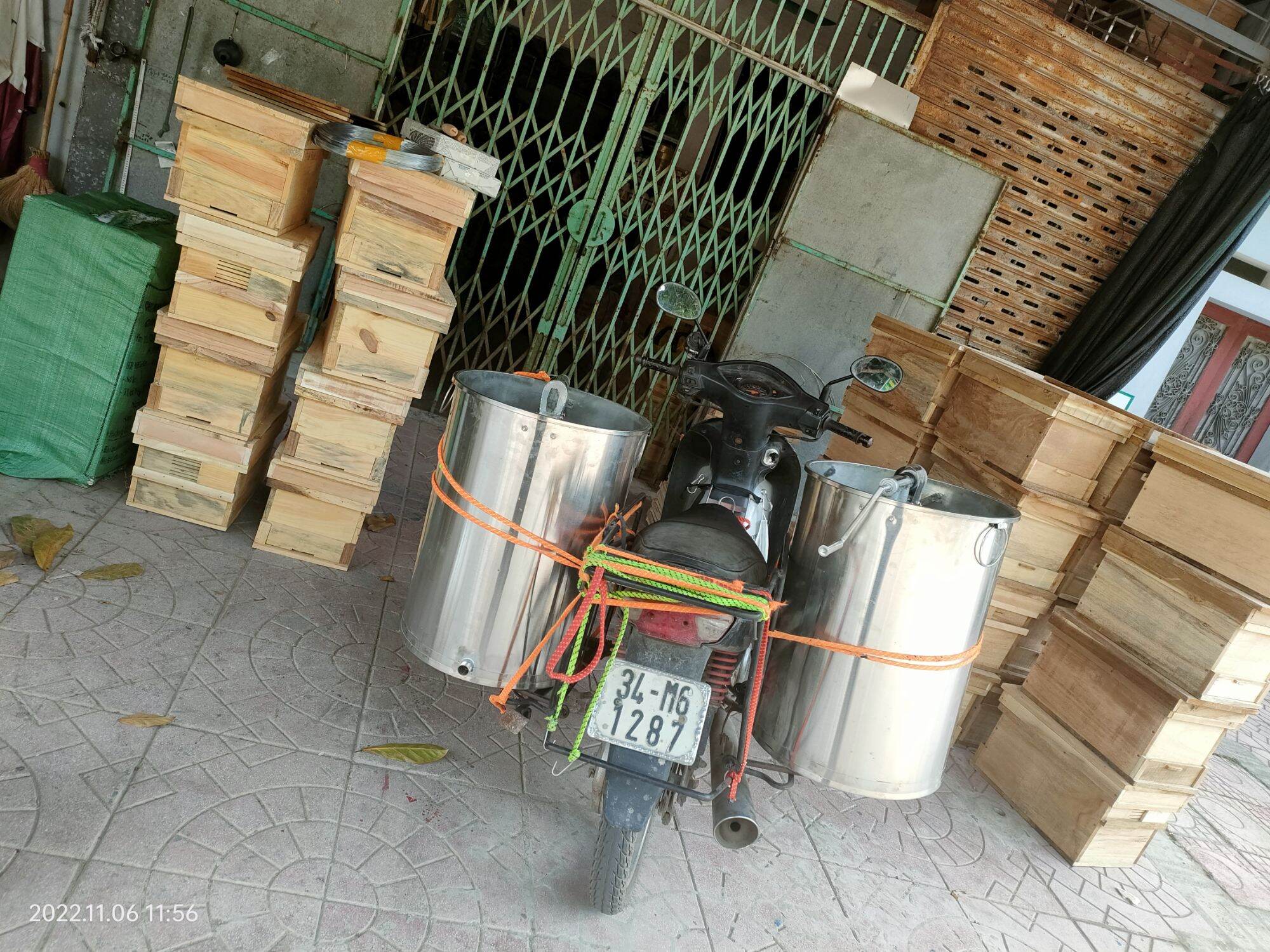 Thùng gỗ thông nuôi ong nội