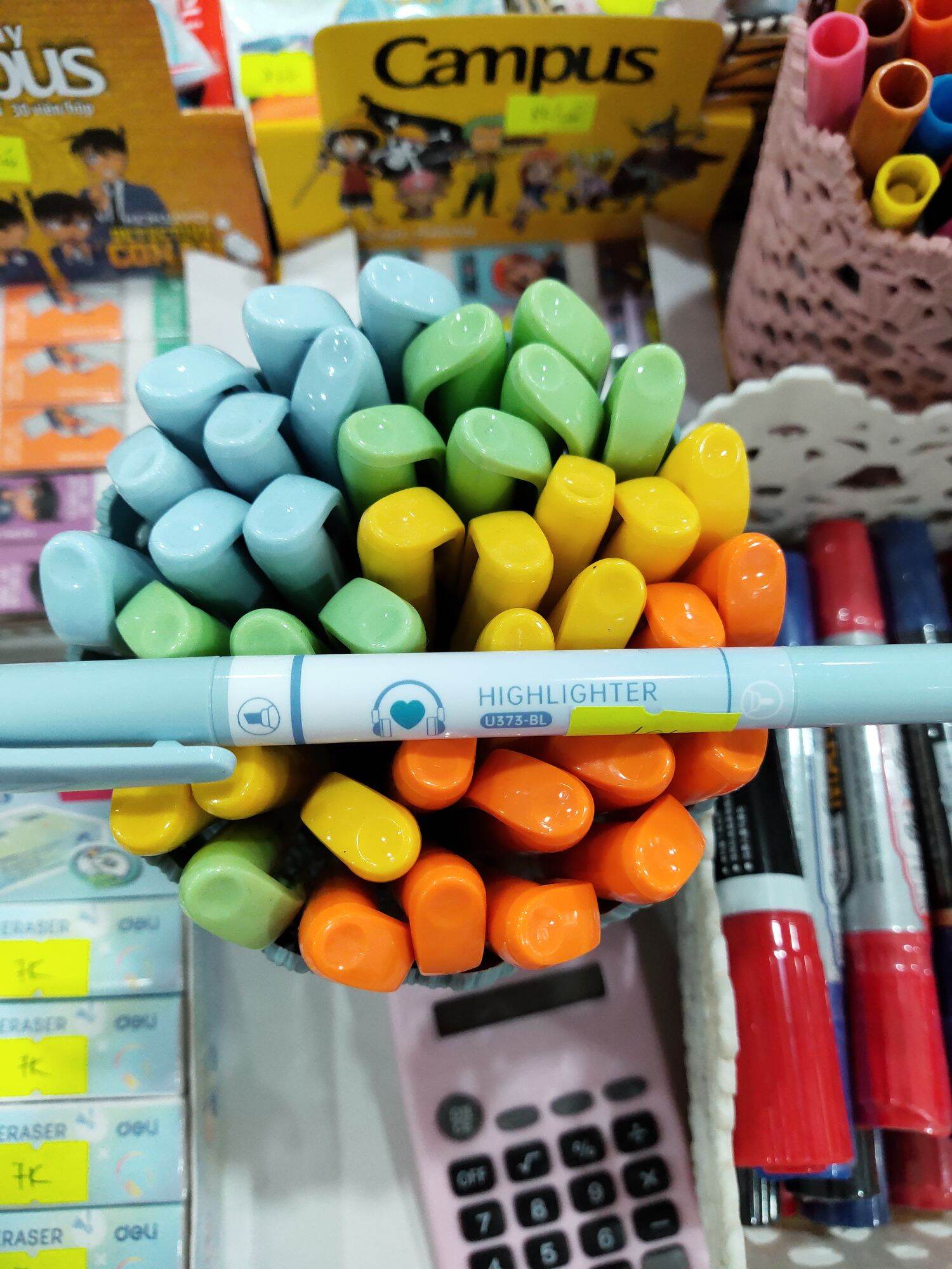 Bút highlight Deli U373 nhiều màu