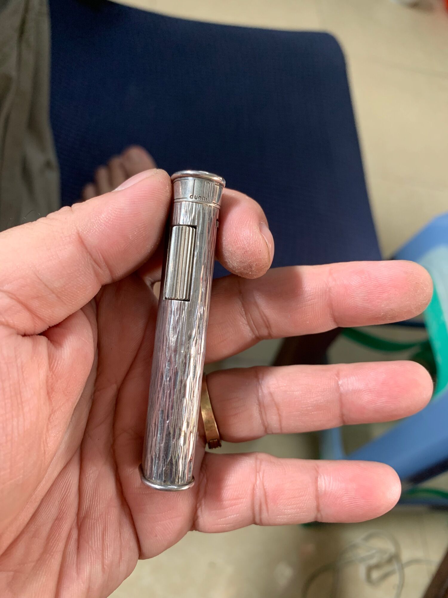 Bật lửa Dunhill lady bọc bạc.