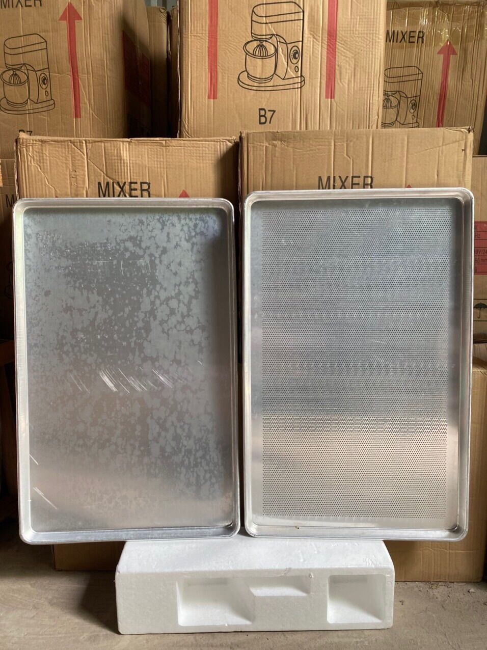 Khay Phẳng Lỗ Nhôm 46X72