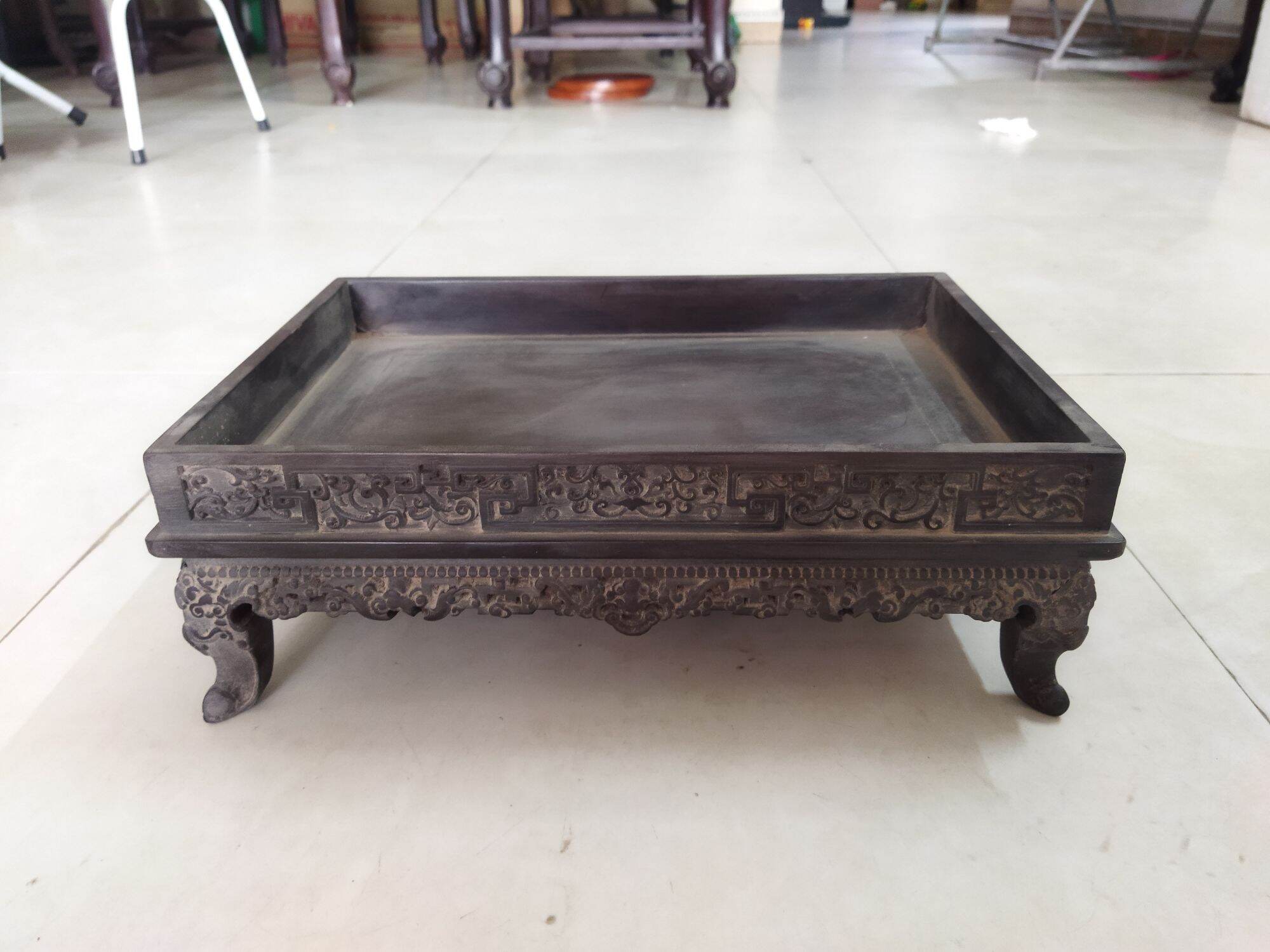 Khay trà chân quỳ gỗ gụ giả cổ 31x22cm