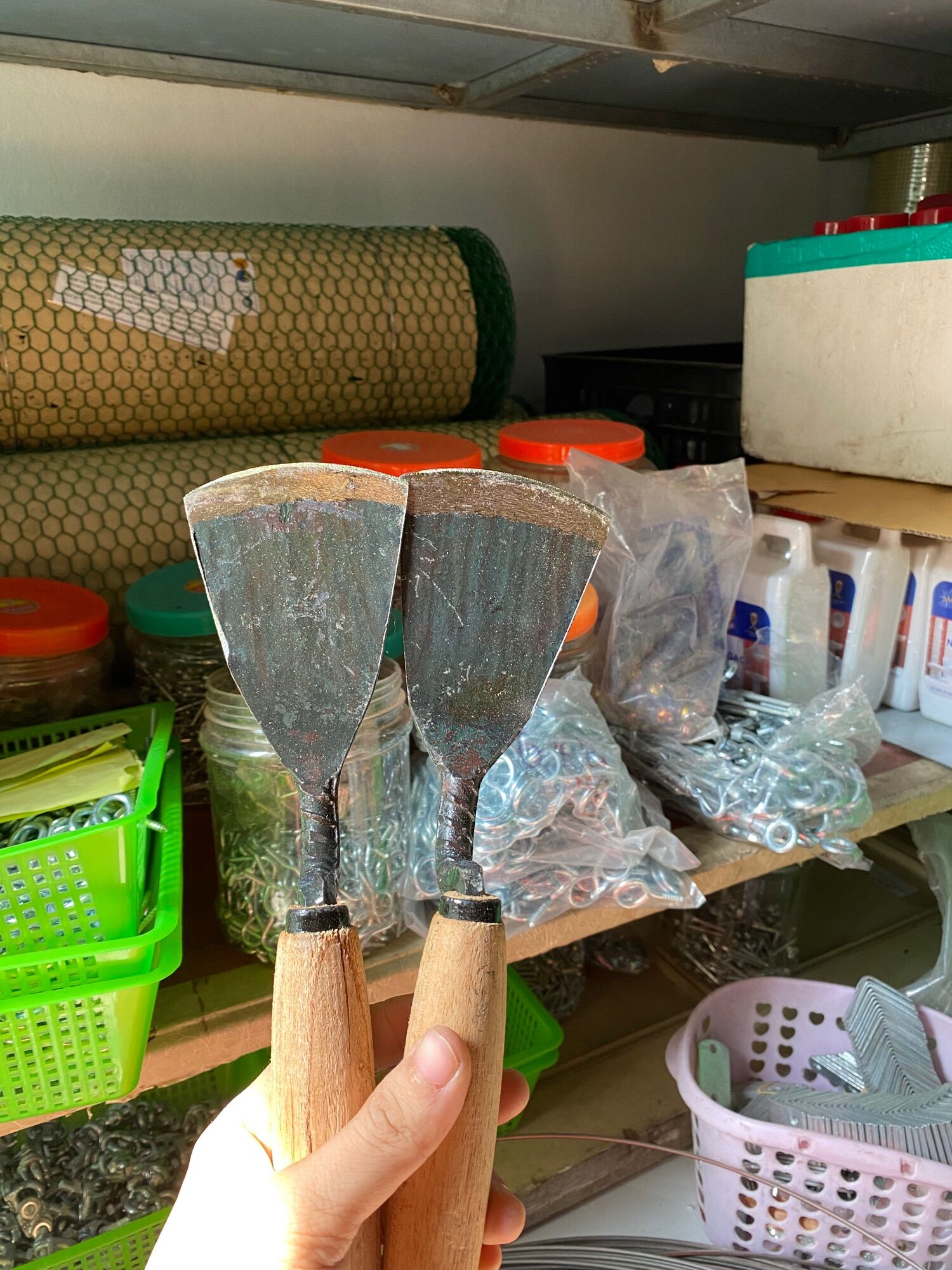 Dầm làm cỏ xới đất trồng cây lưỡi sắc bén