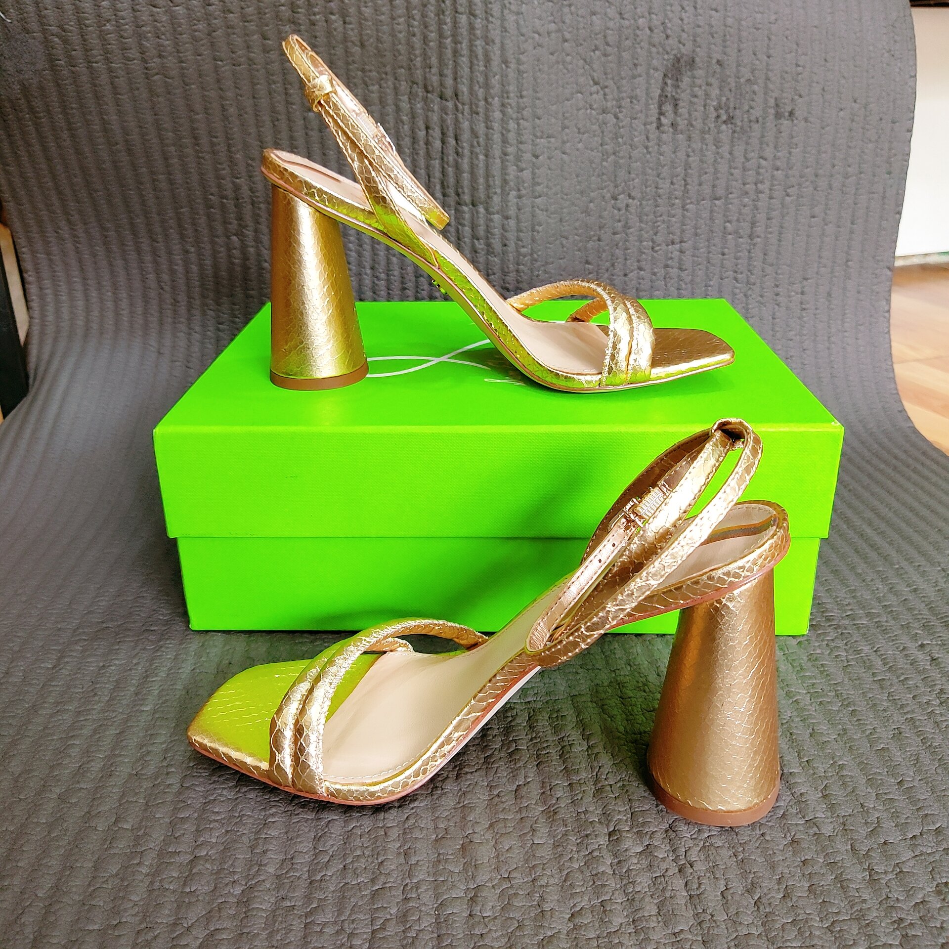 Kia block heel sandal


sam edelmam