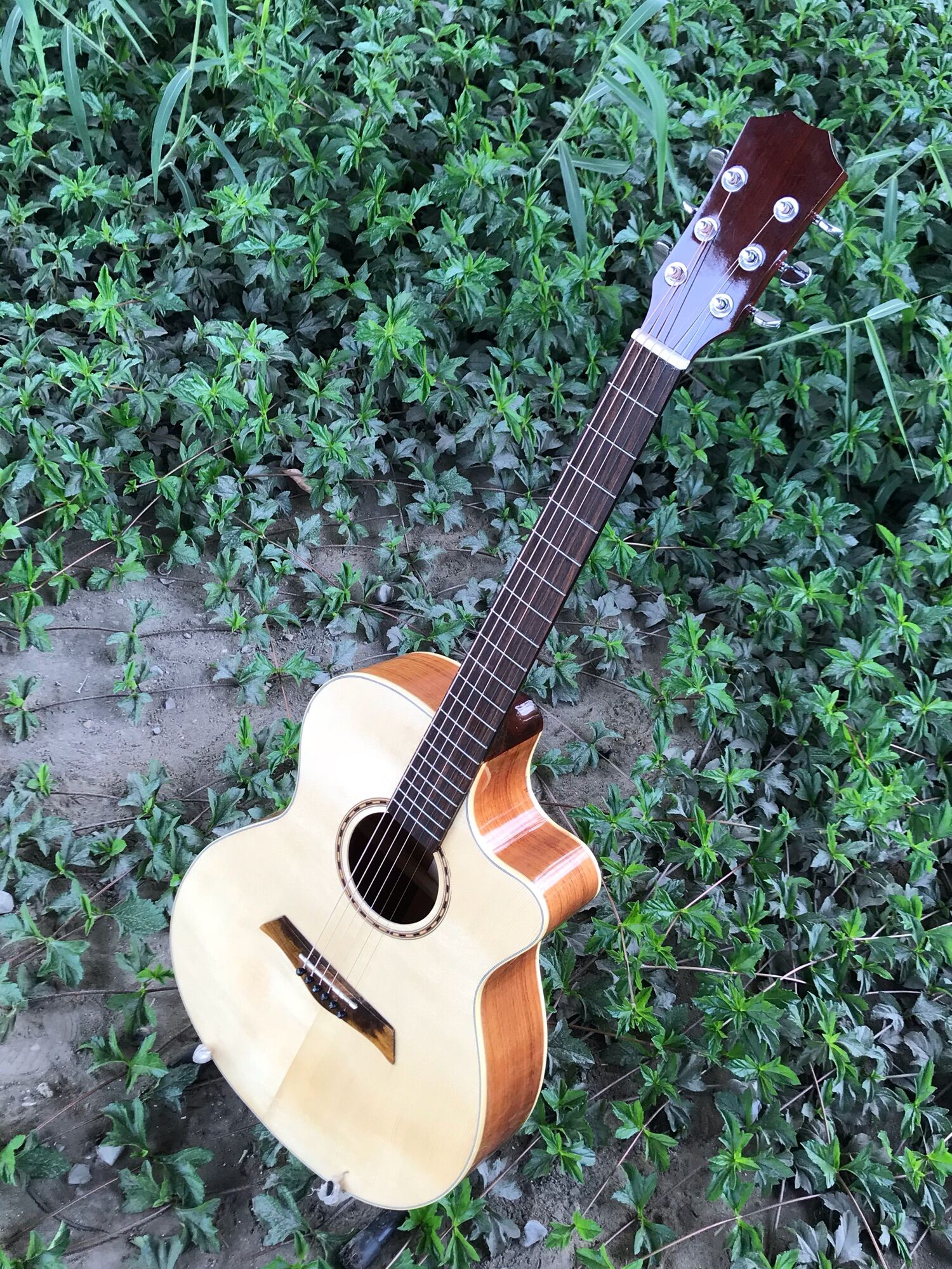 GUITAR ACOUSTIC GỖ HỒNG ĐÀO - HD12