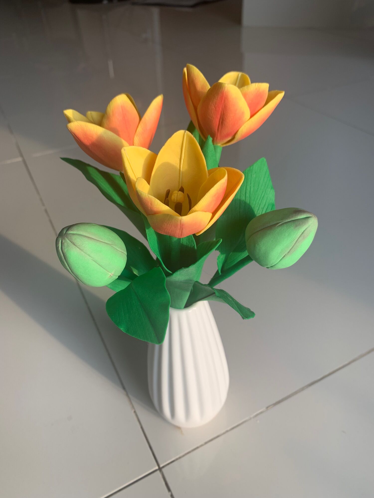 Bình hoa tulip bằng đất sét size trung