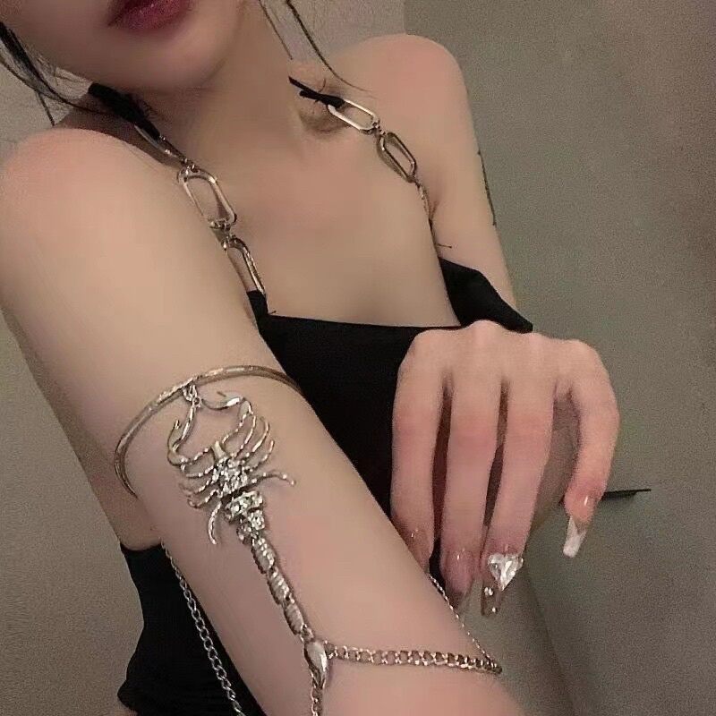 Vòng tay, Vòng bắp tay cá tính