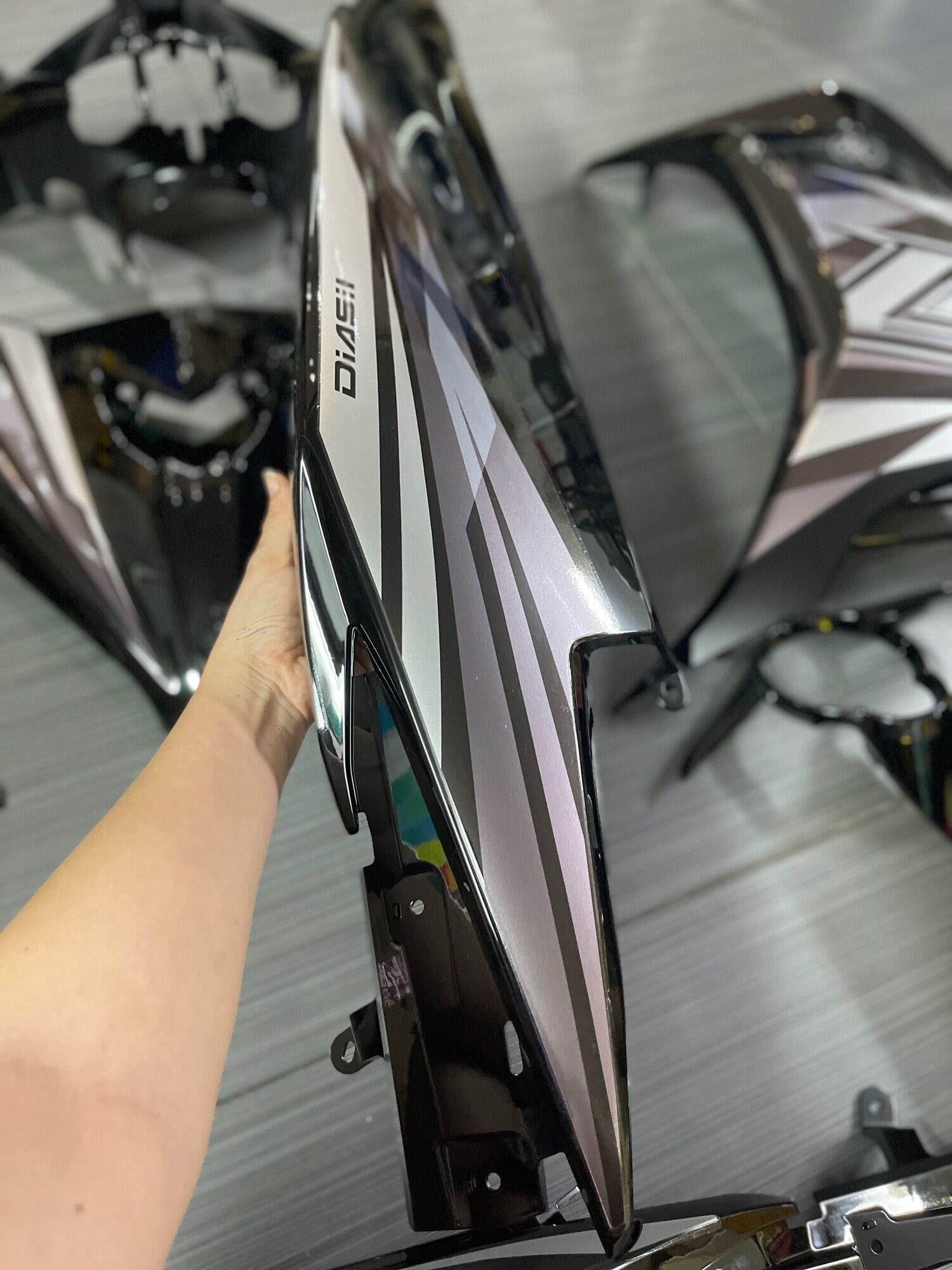 Áo Ex 135 đen tem candy LC135