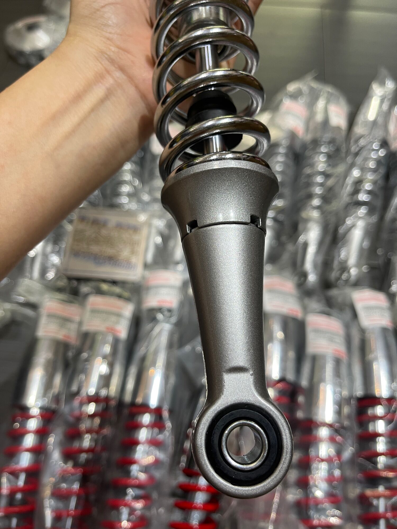 Phuộc sau Axelo Xbike hãng