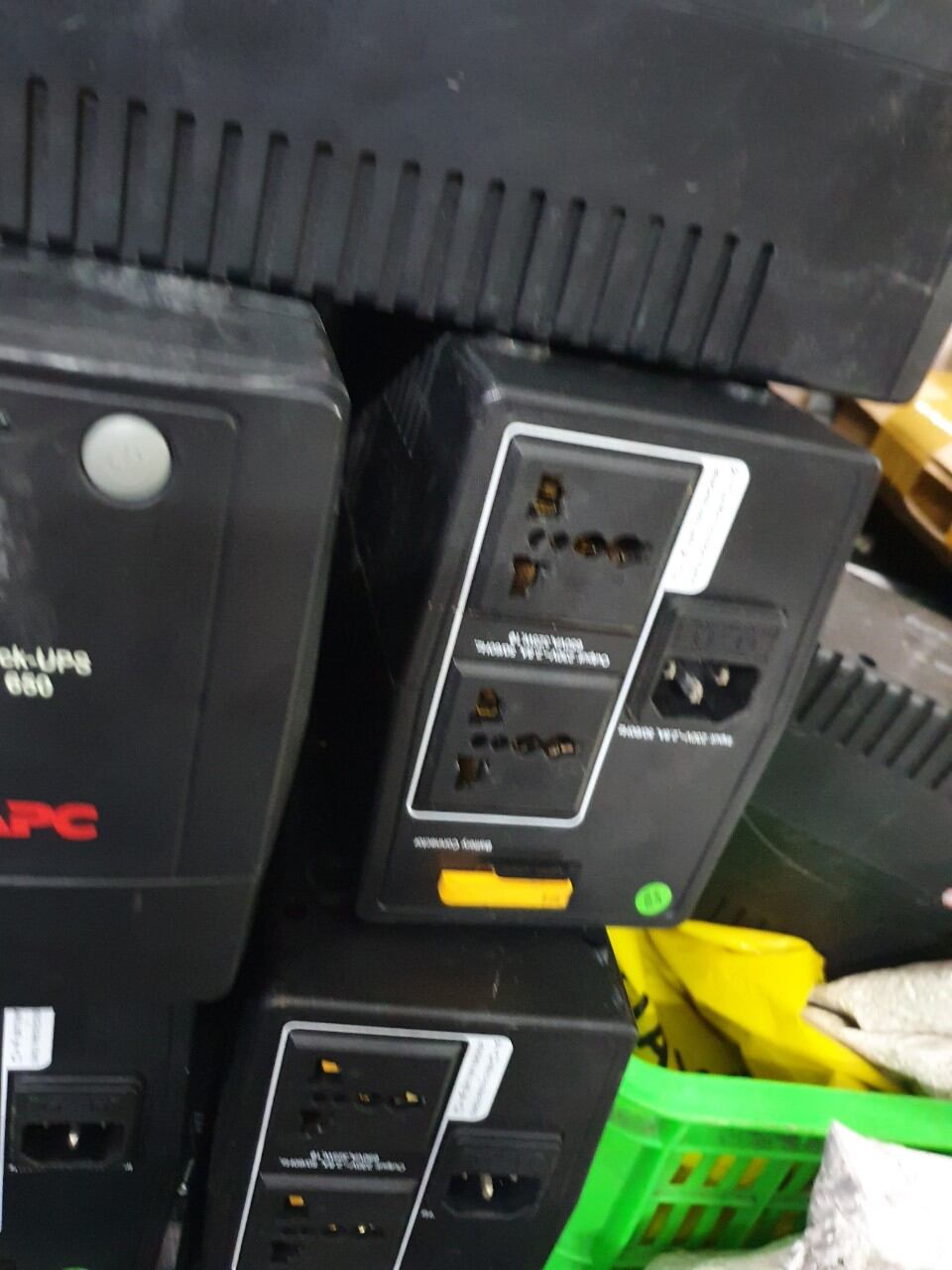 Bộ lưu điện apc rs500 , 650 từ 12v ra 220v 300w. giá 1 cái chưa dây chưa bình ác quy.