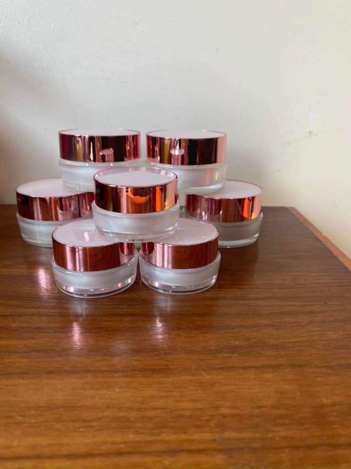 (Combo 5) hủ đựng kem 20gr hình trụ màu bạc cao cấp ( kèm nắp chặn)