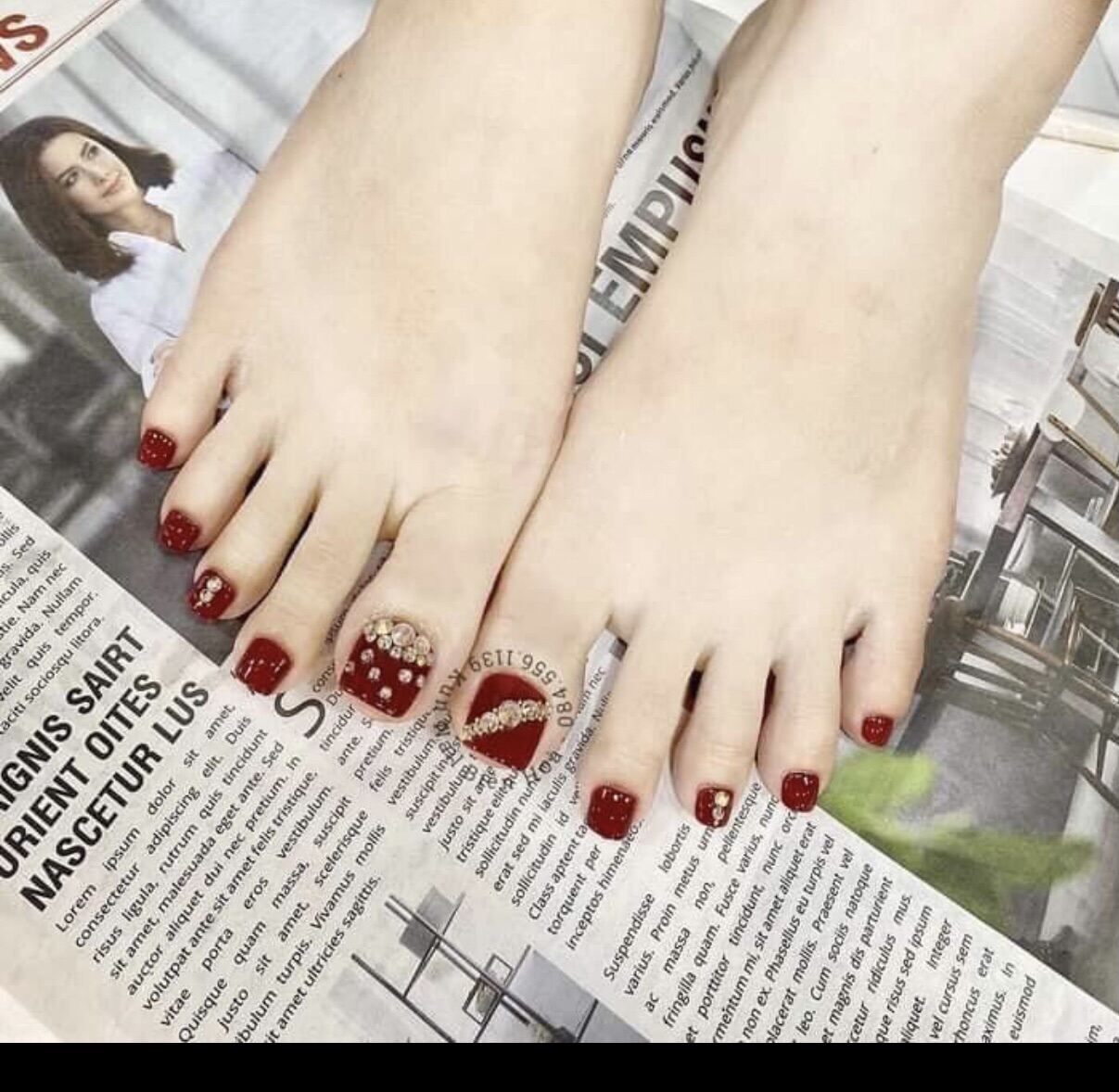 99 Mẫu sơn móng chân màu đỏ mận đỏ rượu đẹp mới nhất 2023