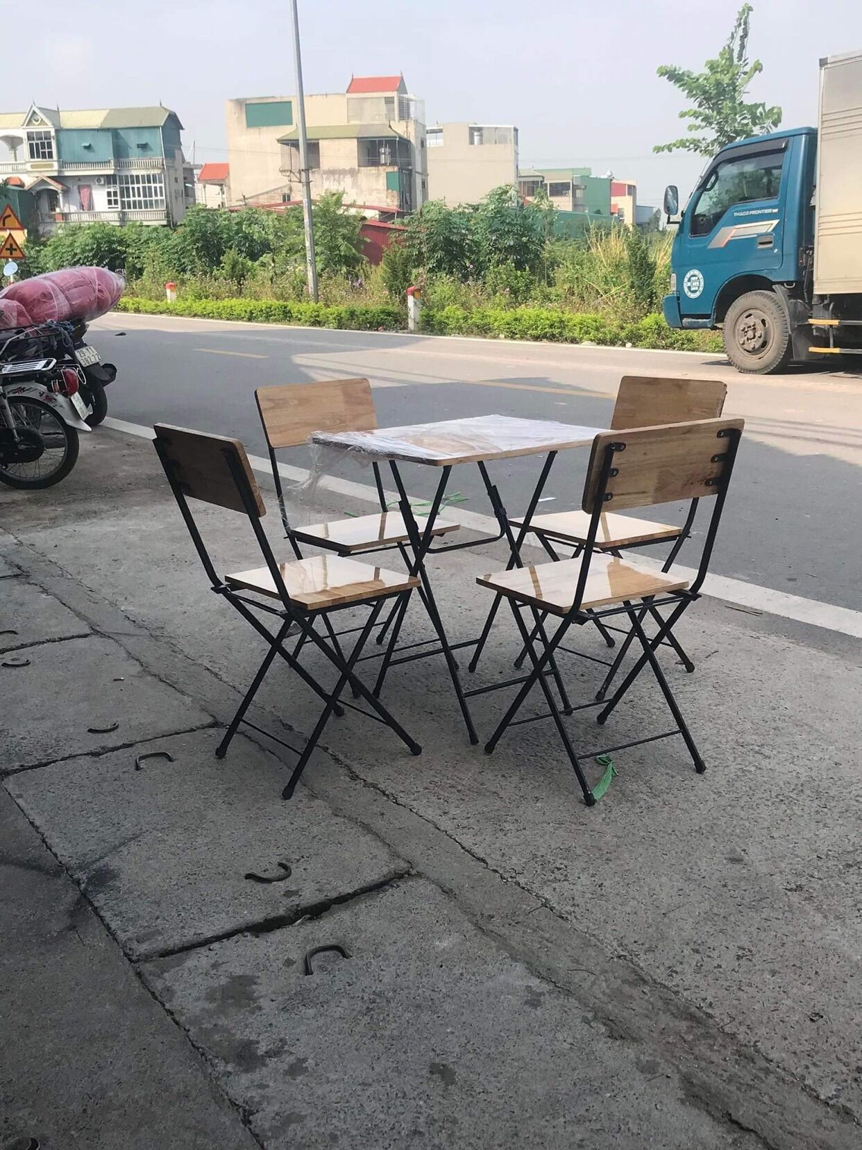 Bộ bàn ghế Fansipan (1 bàn + 4 ghế)