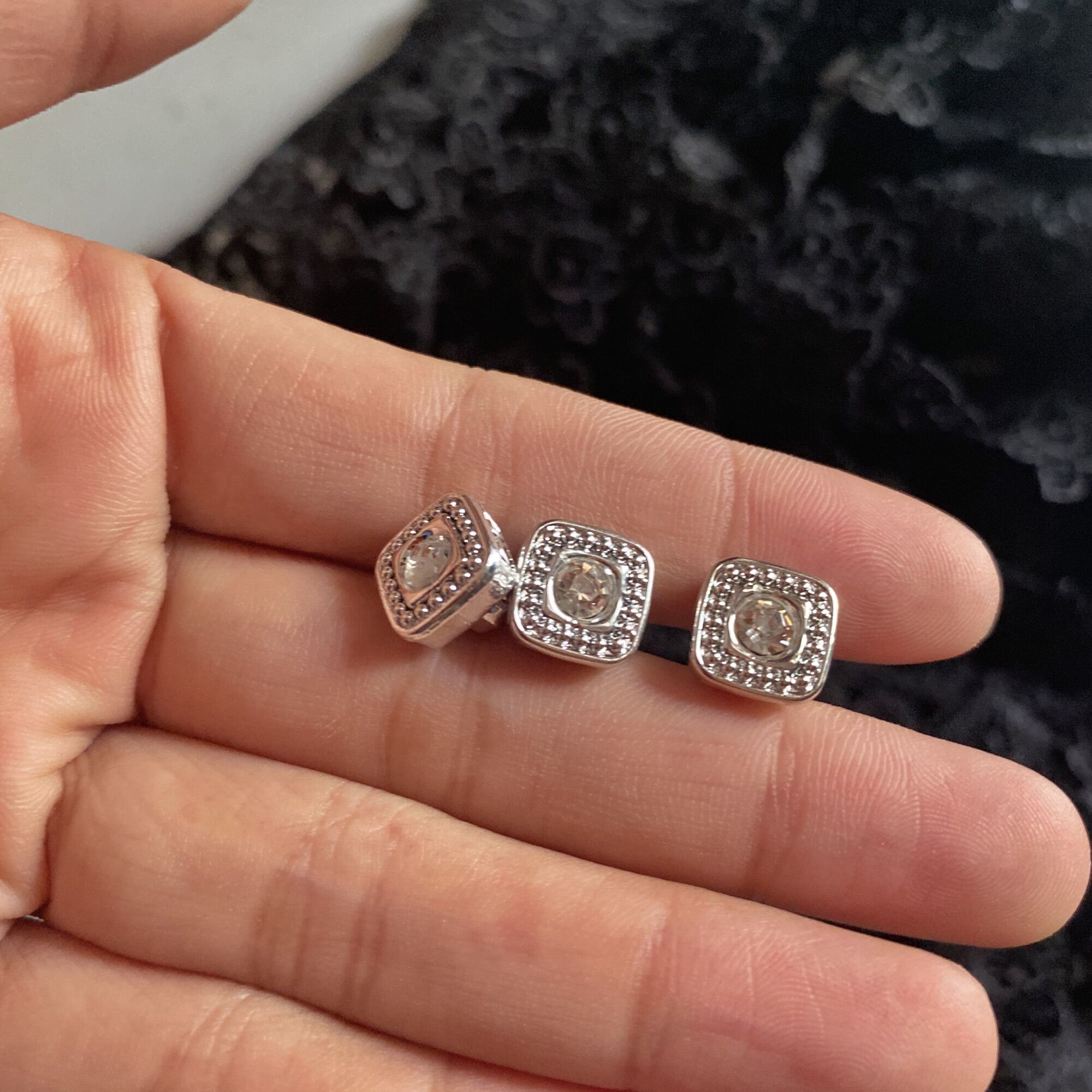 Sét 10 nút sơ mi giả đá trắng vuông size 1.1cm