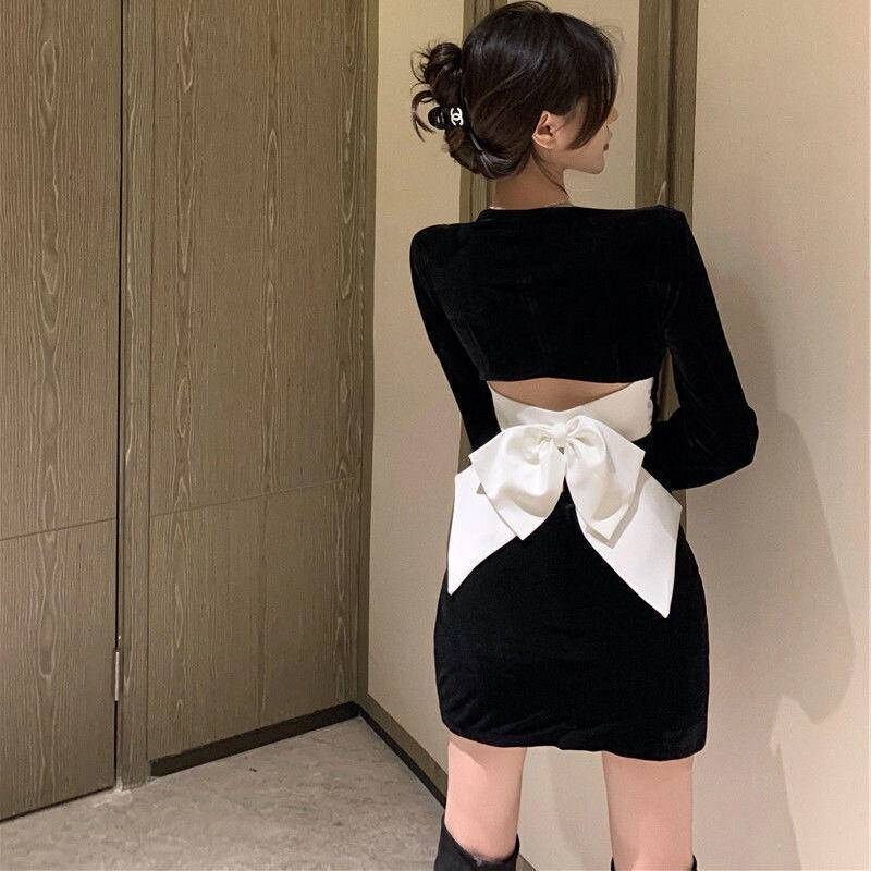 Đầm nhung cổ viêng hở lưng