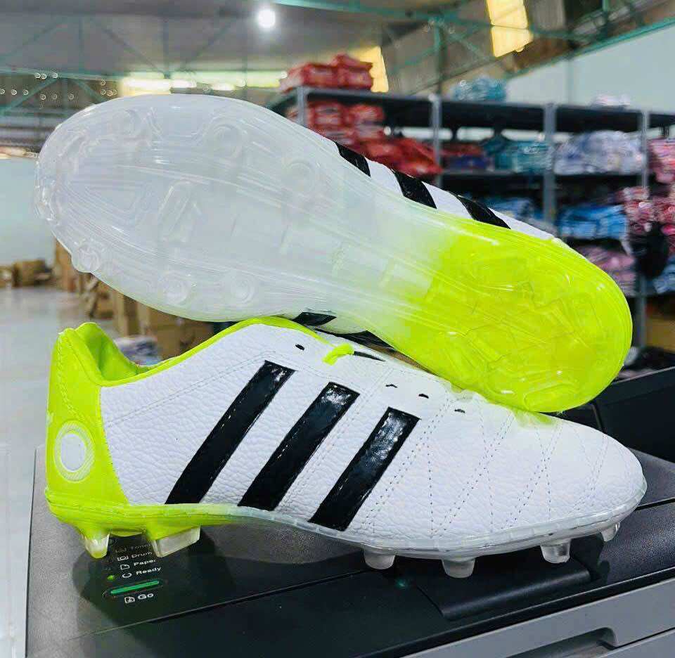 Giày đá bóng sân cỏ tự nhiên