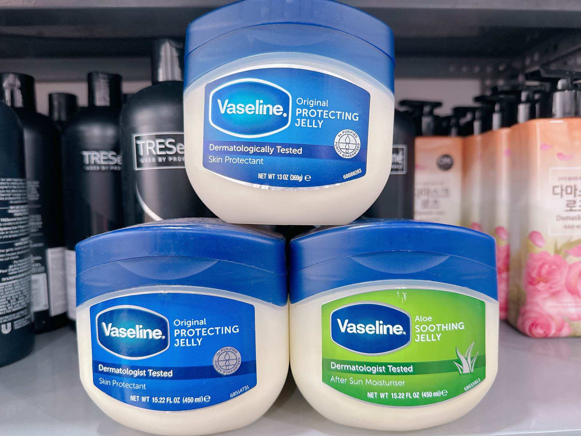 Sáp dưỡng ẩm giảm thâm dạng hủ Vaseline 49g