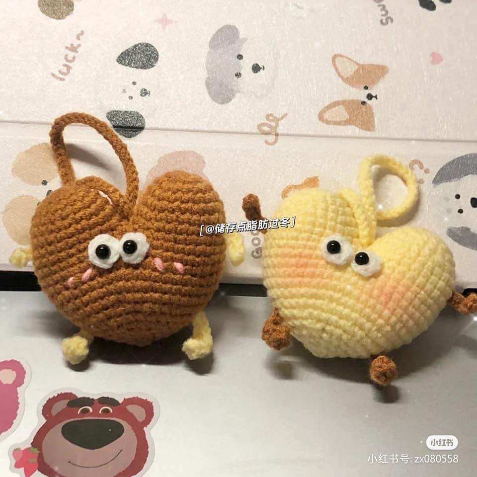 Móc khoá trái tim handmade bằng len