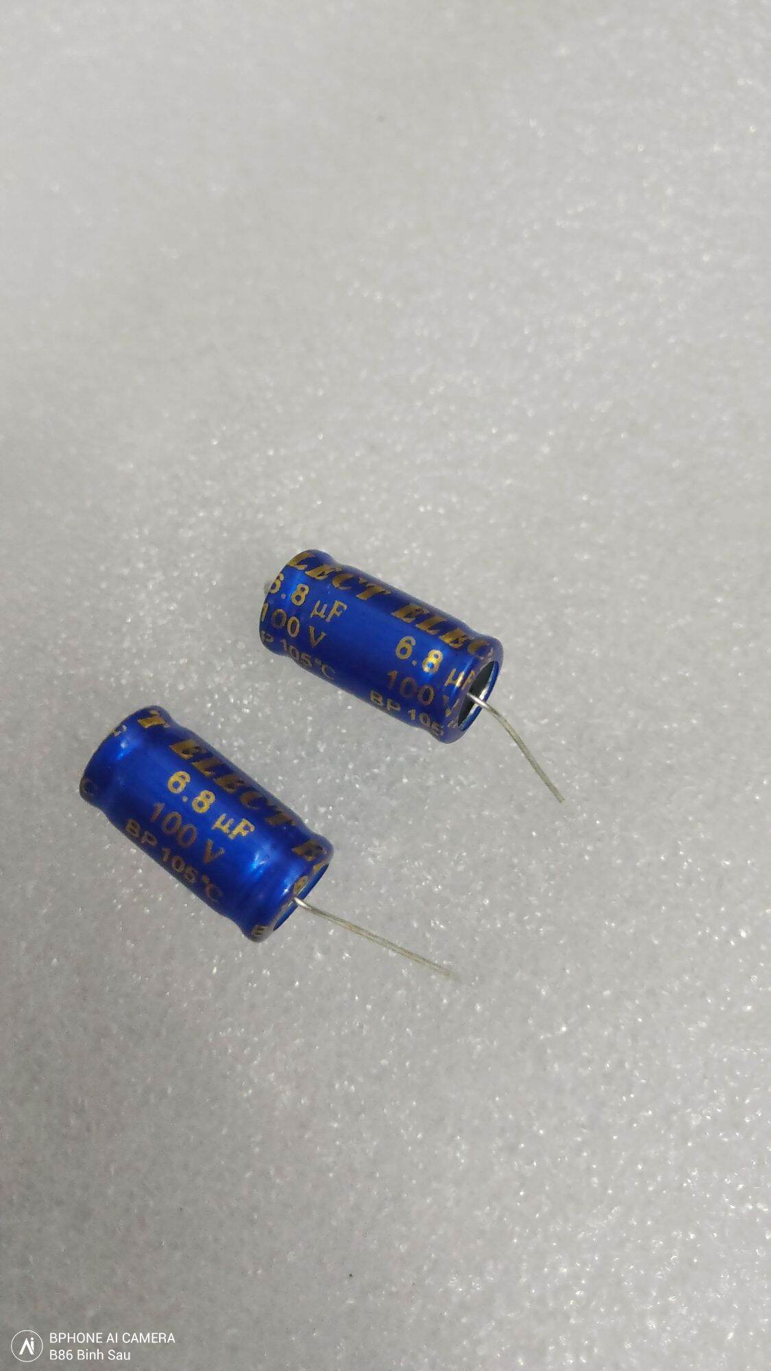 2 cái  tụ 6,8 uf 100v dùng  cho loa trung
