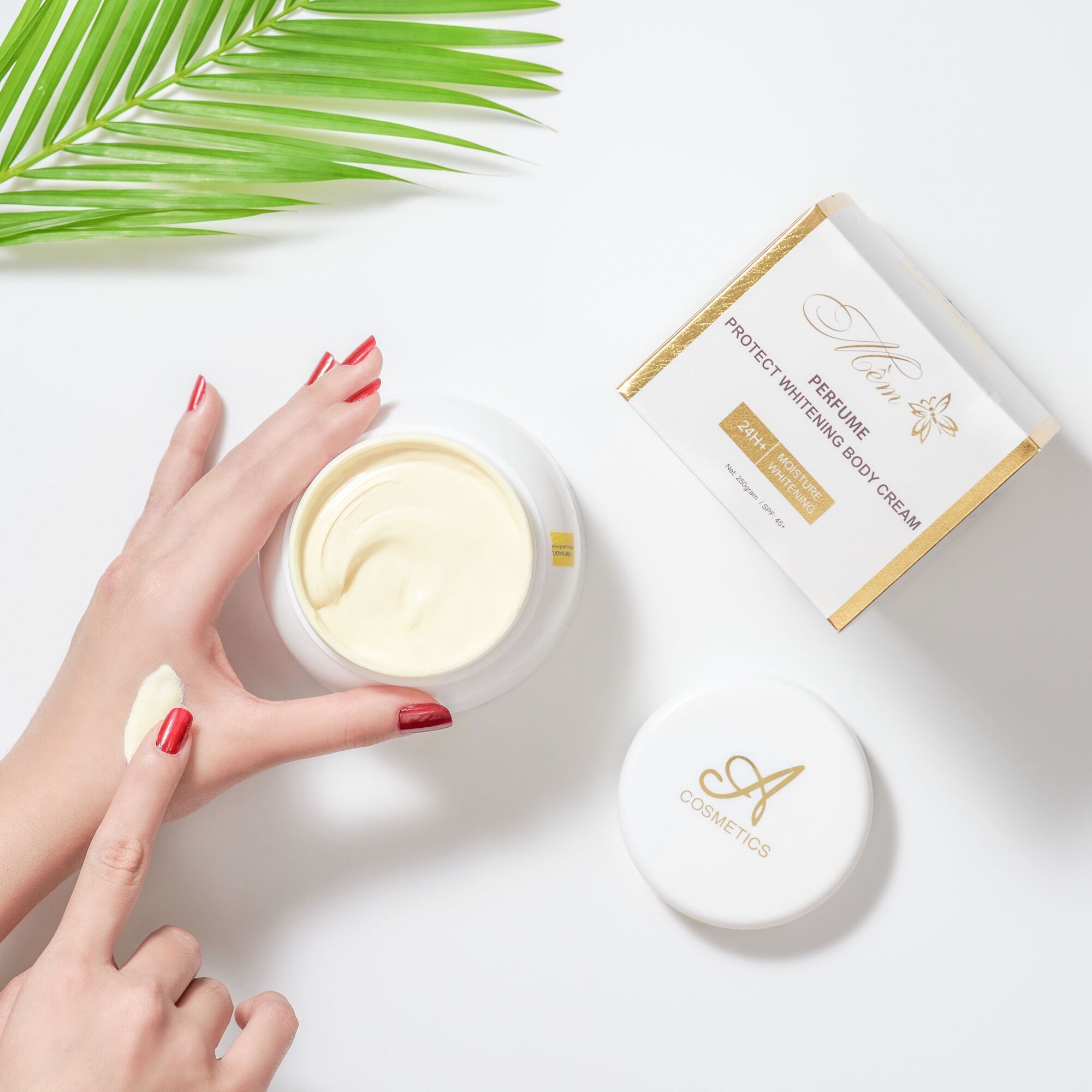 Kem Dưỡng Trắng Da Body Mềm