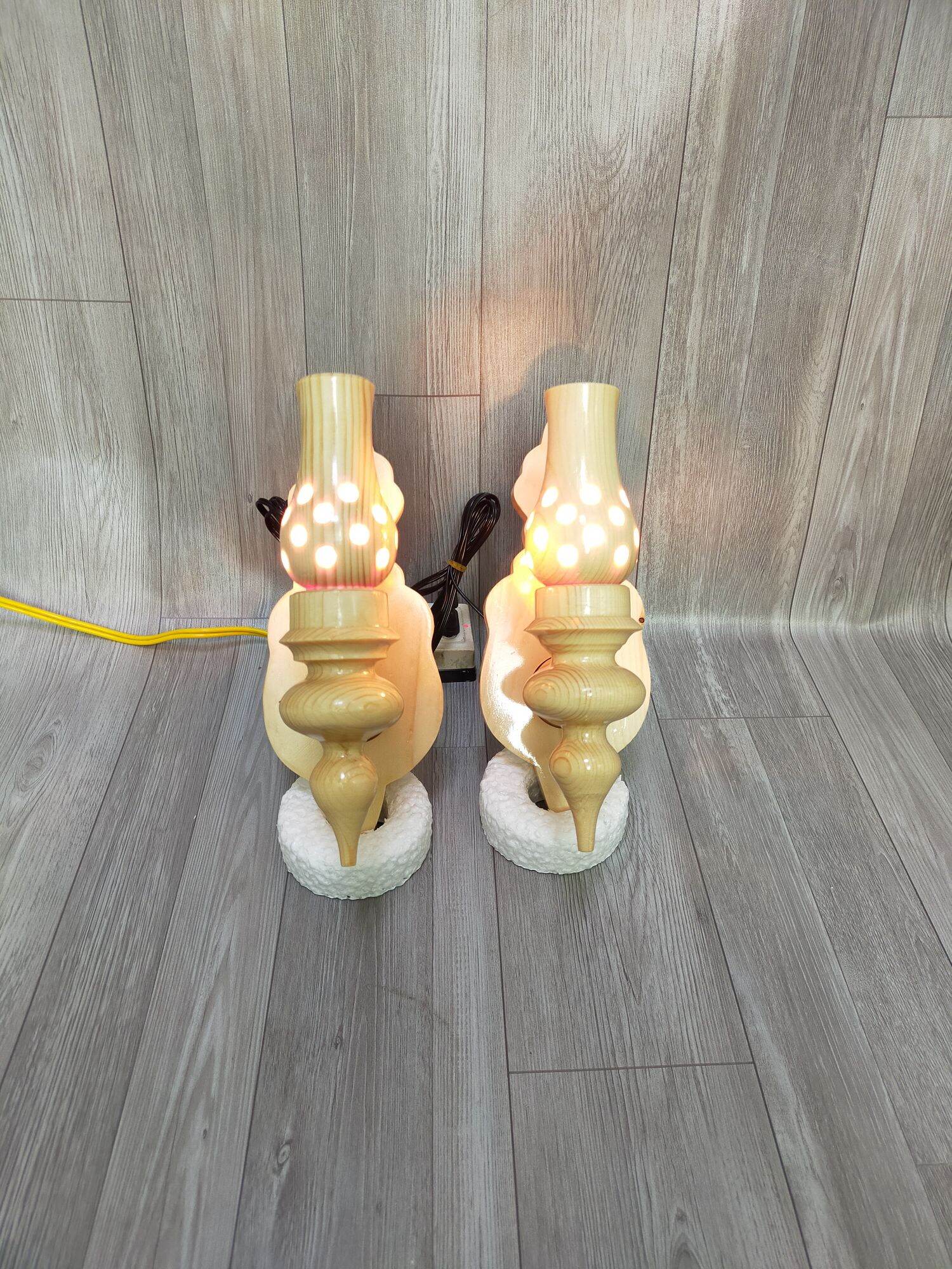 Đèn gỗ thông ốp tường 22cm kèm bóng đèn