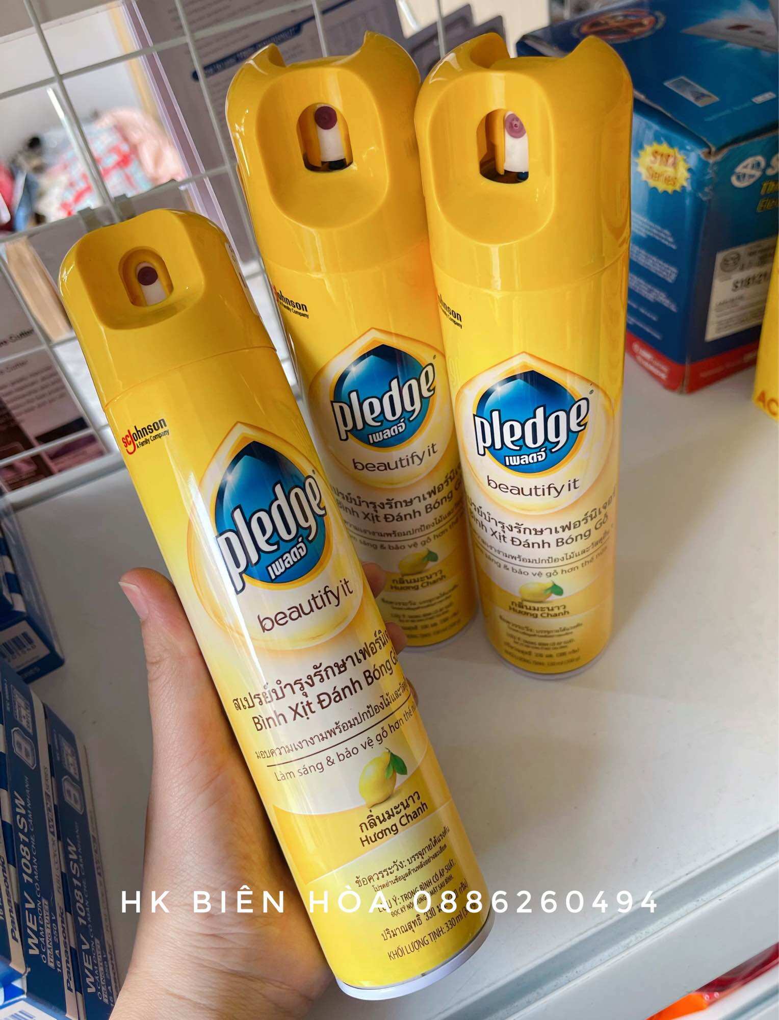 CHAI XỊT ĐÁNH BÓNG GỖ PLEDGE CHANH 330ML