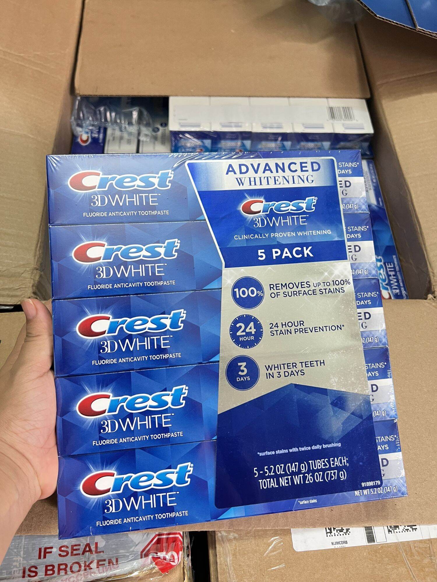 1 TUÝP KEM ĐÁNH RĂNG CREST 3D WHITE TOOTHPASTE 147G