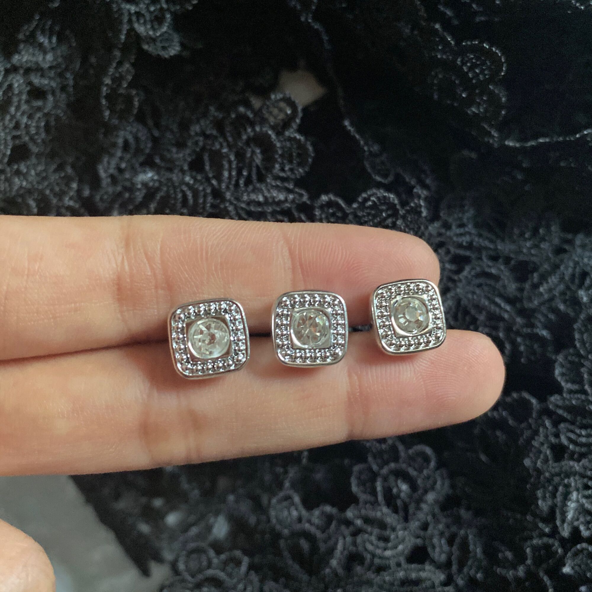Sét 10 nút sơ mi giả đá trắng vuông size 1.1cm