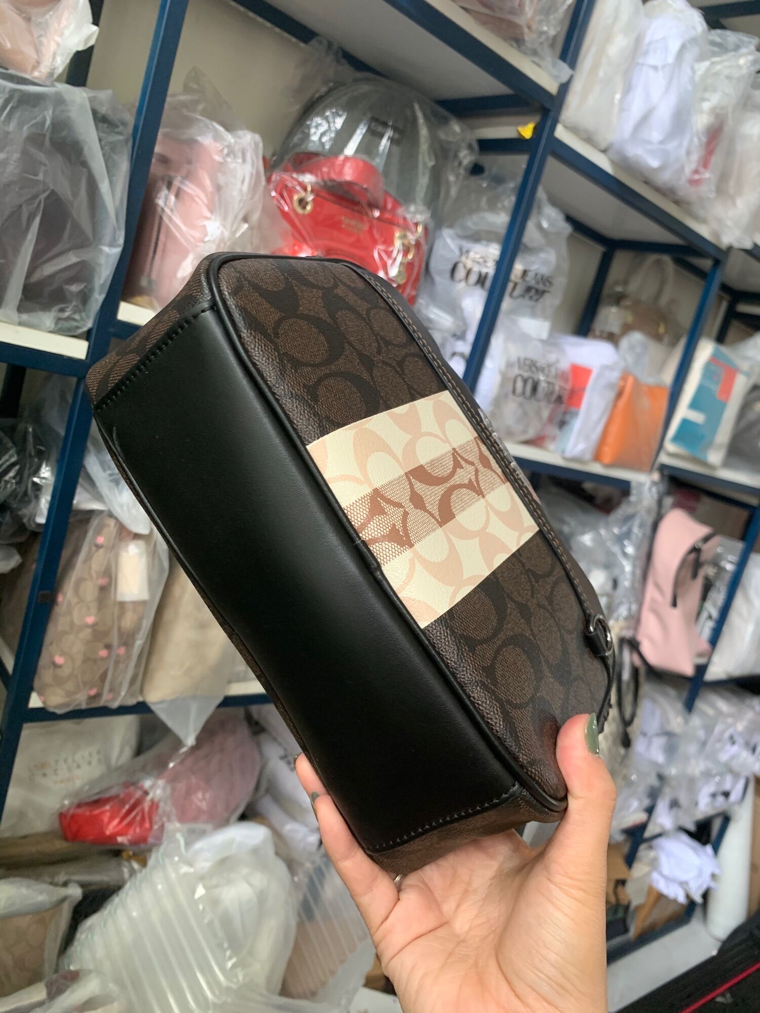 Túi đeo chéo Coach dư xịn cho Nam và Nữ