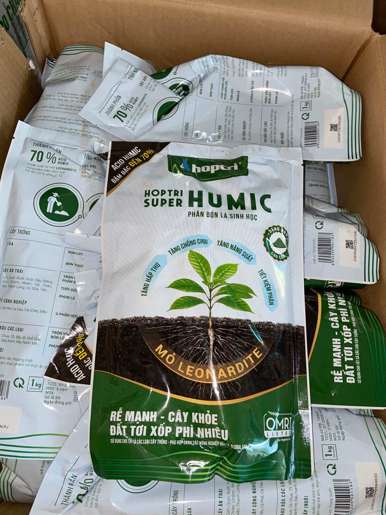 Phân bón lá sinh học hiệu super humic gói 1kg của hợp trí