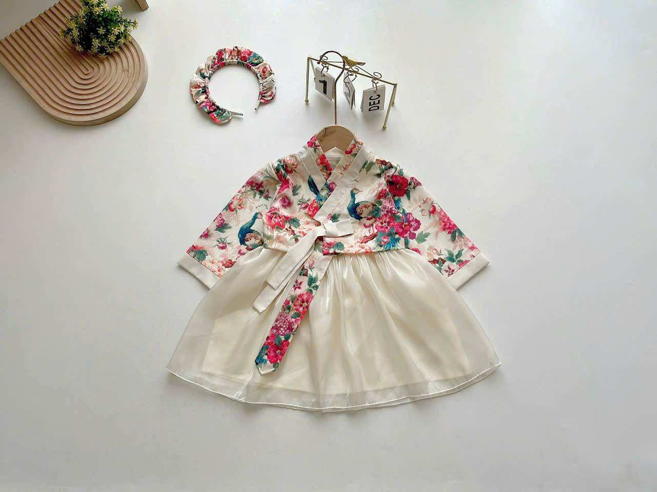 Váy Hanbok Hoa Nhí Đỏ Cho Bé Gái