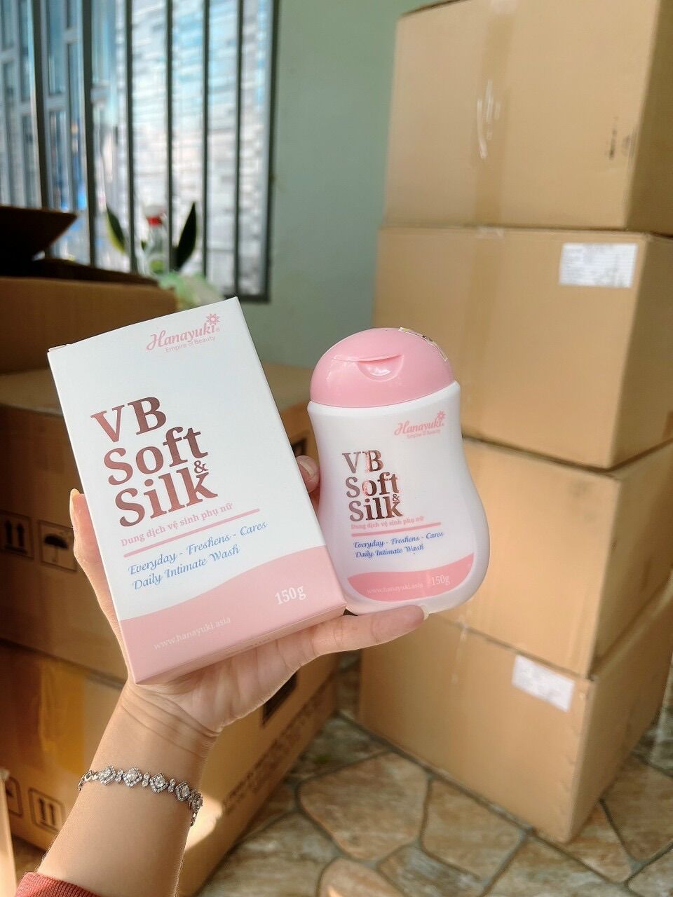 DUNG DỊCH VỆ SINH VB HANA SOFT SILK MÀU HỒNG