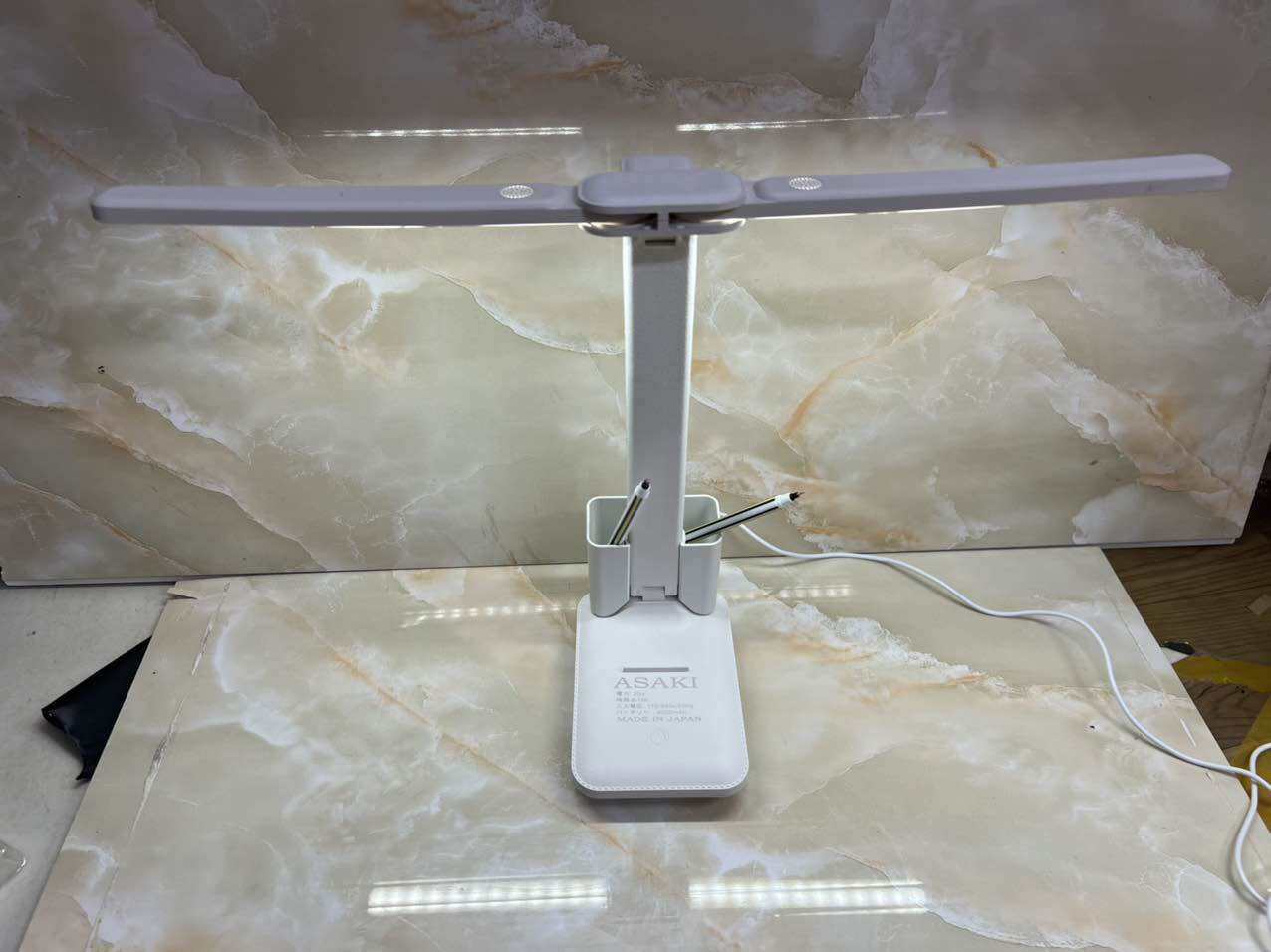 Đèn LED cảng ứng Để Bàn hàng bãi nhật( made in japan)