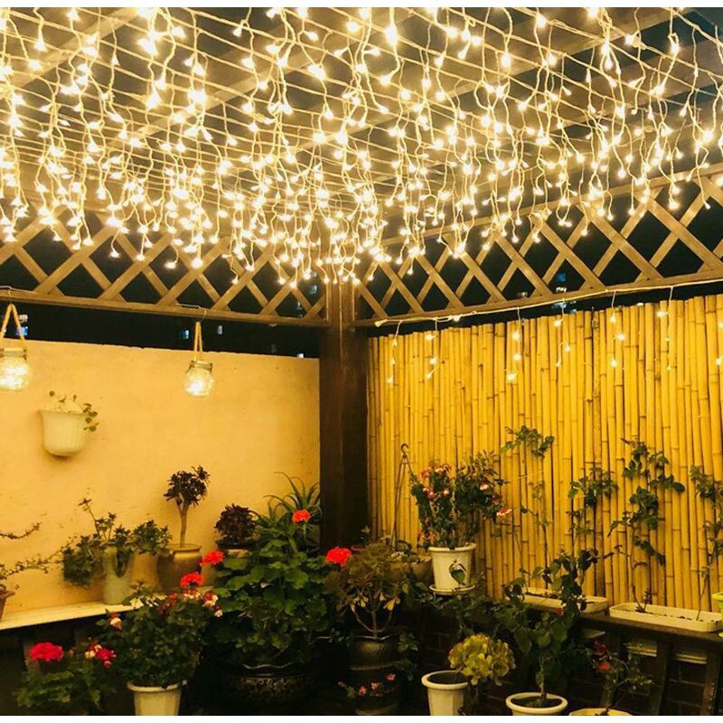 Đèn Rèm Mành 6 mét 24 Dây 
 Đèn Led Thả Mành Trang Trí Ngoài Trời 
Trang Trí Nhà Cửa 
Sảnh Quán Cafe
📌 Màu : sáng trắng ( dài 6 mét 24 sợi thả xuống )
