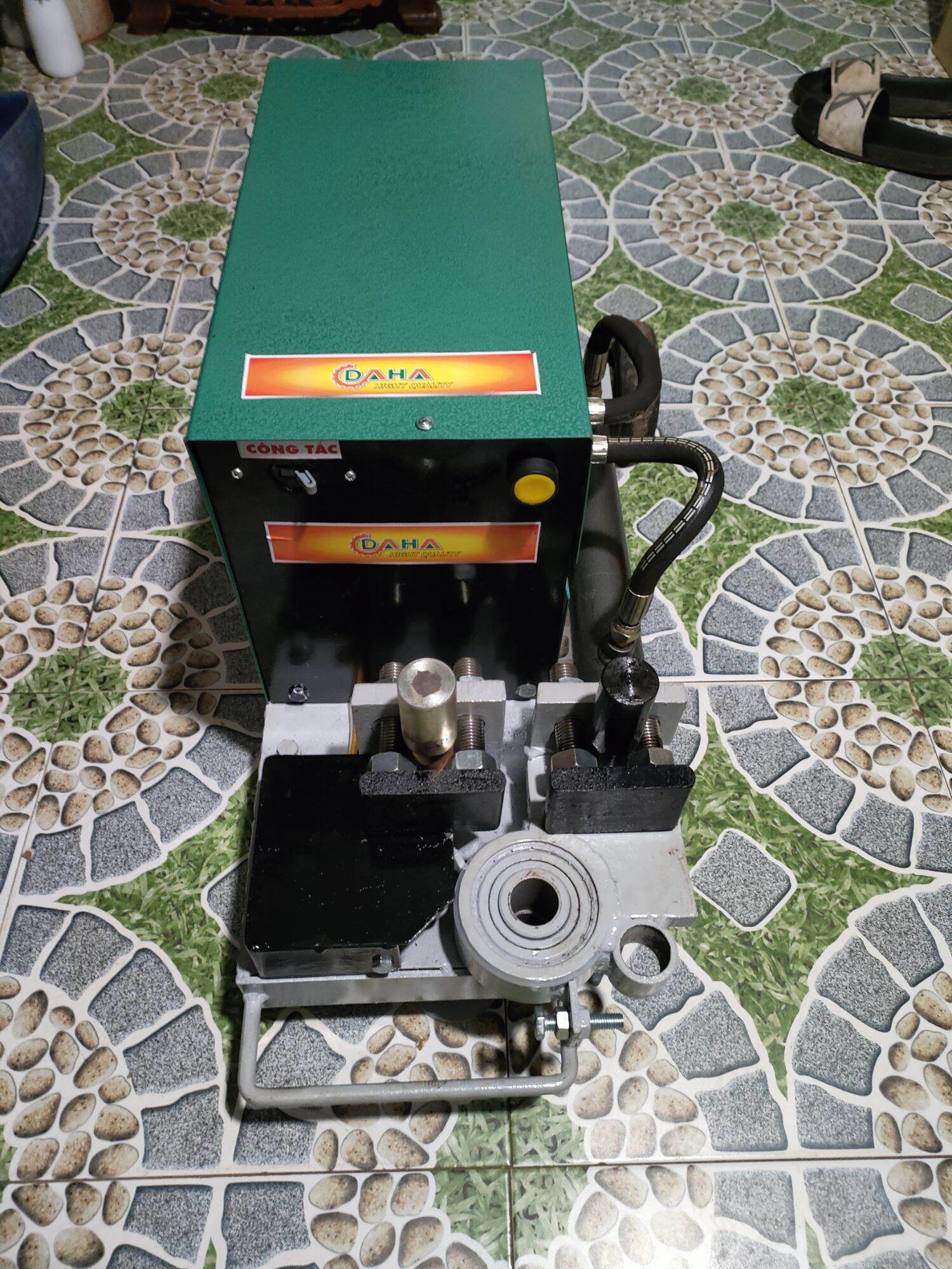 Máy bẻ sắt thủy lực