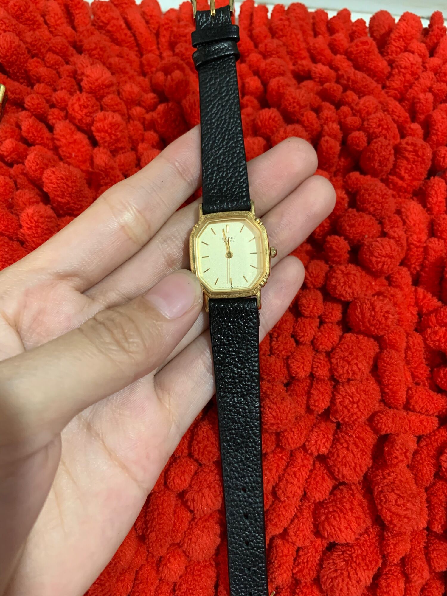 Đồng hồ nữ Seiko vuông nhỏ hàng si