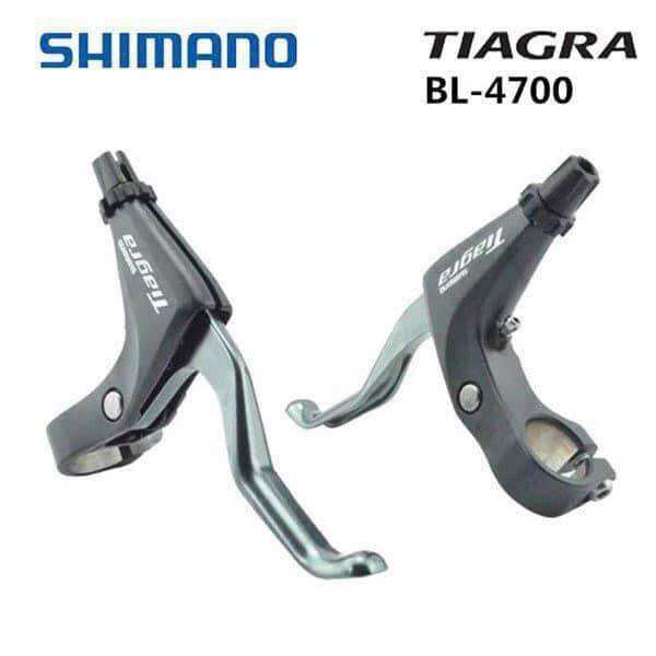 Tay thắng SHIMANO Tiagra 4700 Mô hình: BL-4700 Cấp độ: Tiagra Màu sắc: Xám đậm Xuất xứ : MALAYSIA Phù hợp với tay lái phẳng 22,2mm Bộ cần phanh trái và phải Tương thích với cantilevers thước cặp đường và phanh đĩa cơ học đường bộ Hoạt động nhẹ và điều kh