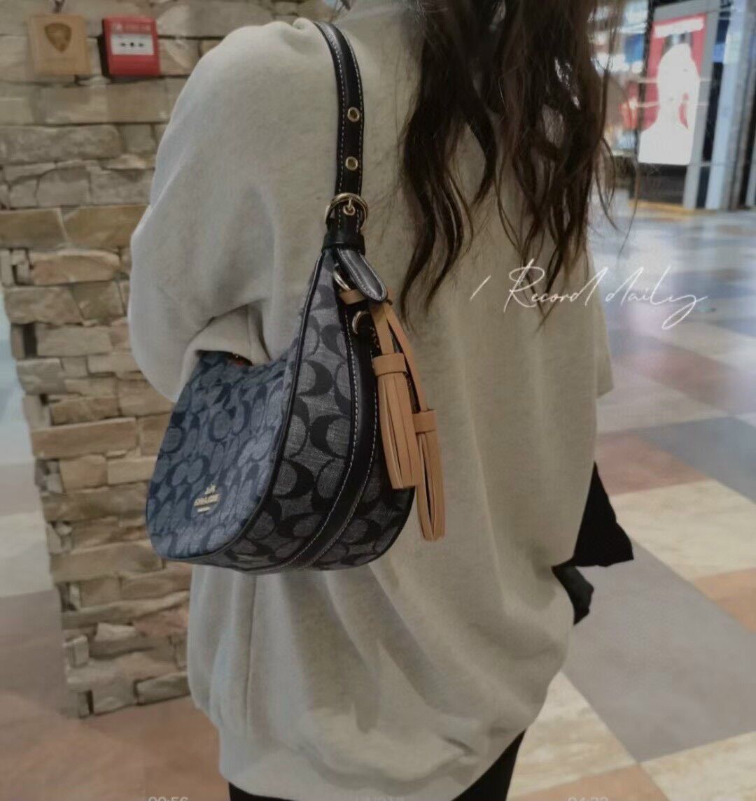 Túi C0ach Kleo Hobo trẻ trung