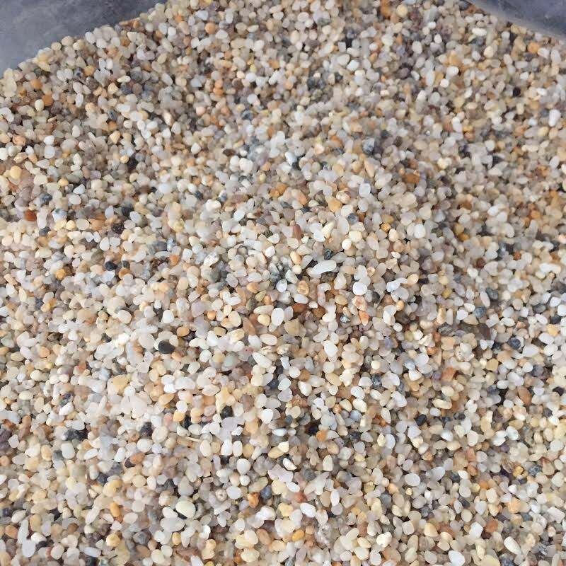 Sỏi suối tự nhiên 1kg dùng để trải nền cho bể cá.