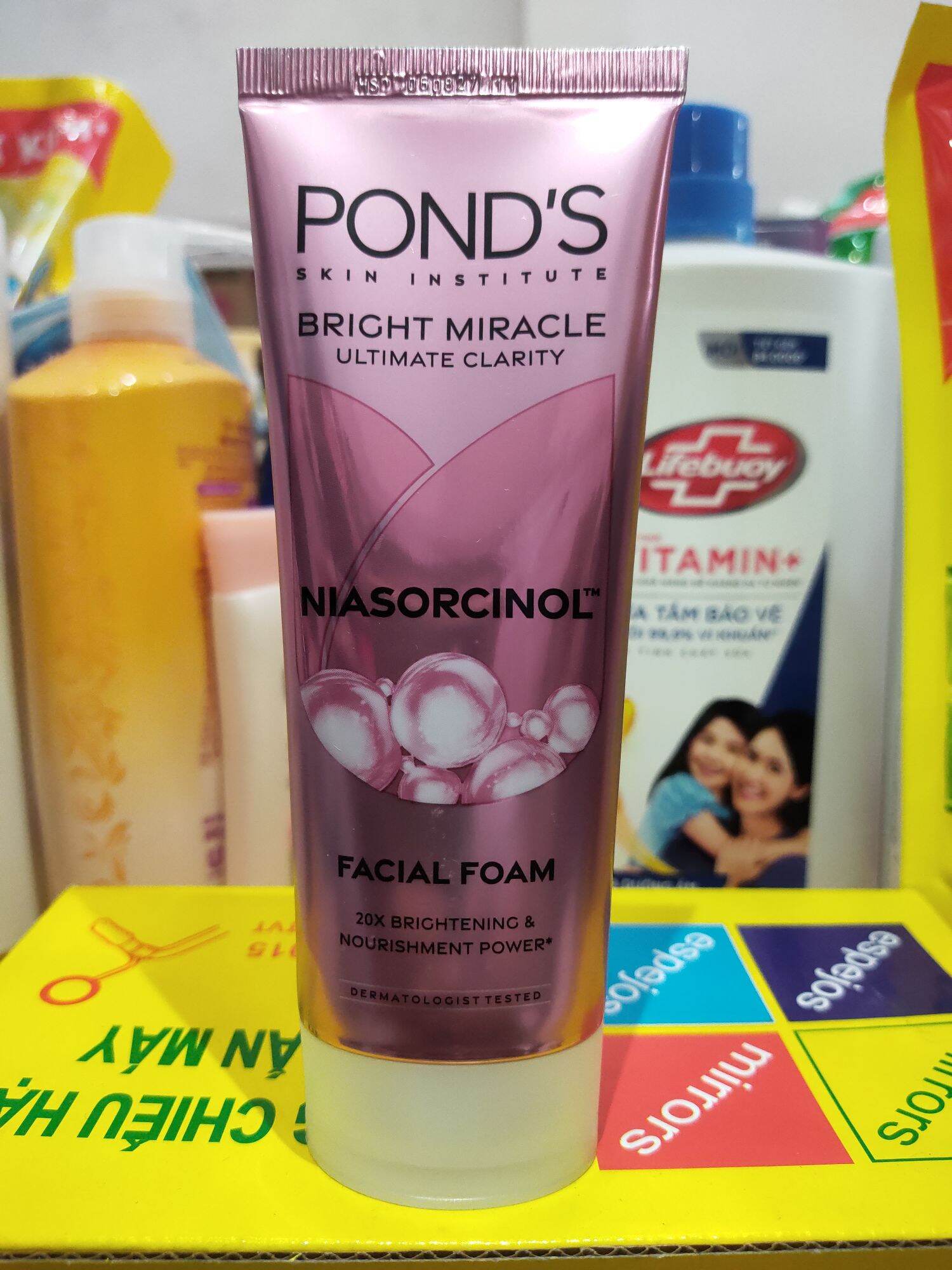 Sữa rửa mặt sáng da pond's Bright Beauty 100g