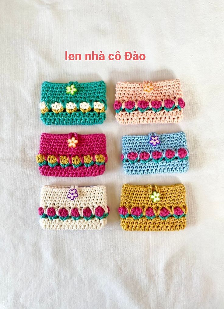 Ví cầm tay mini hoa tulip bằng len handmade