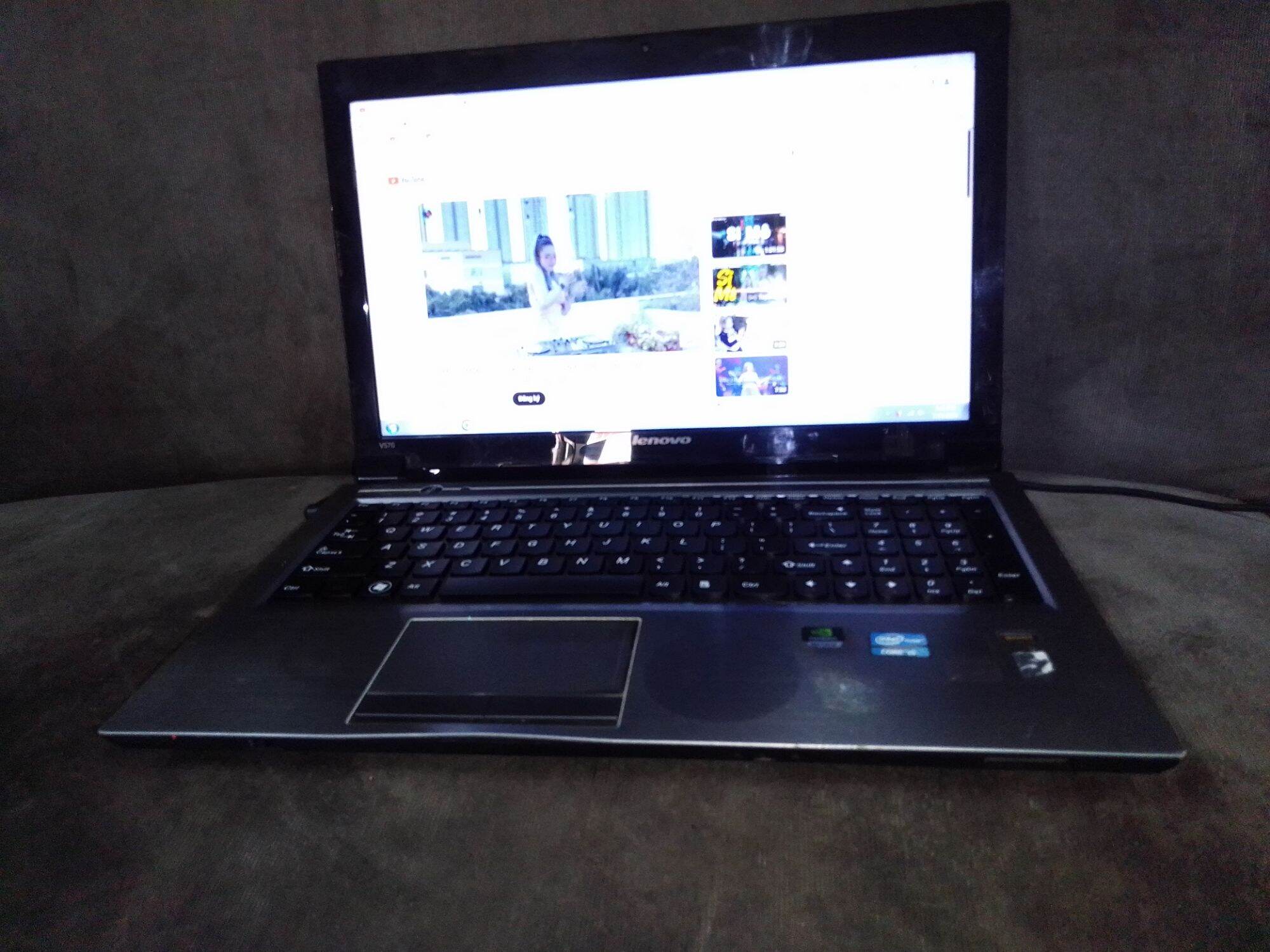 laptop i5 Lenovo ideapad v570 đang dùng tốt