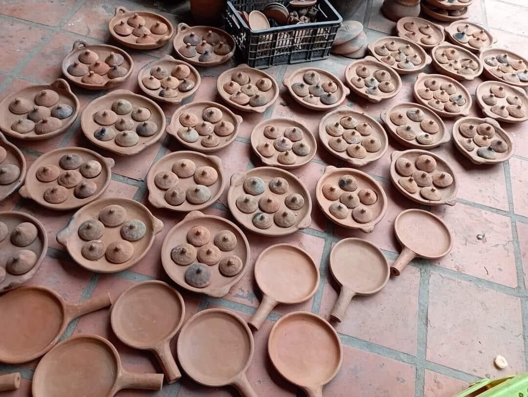 Khuôn bánh xèo đất có tay cầm