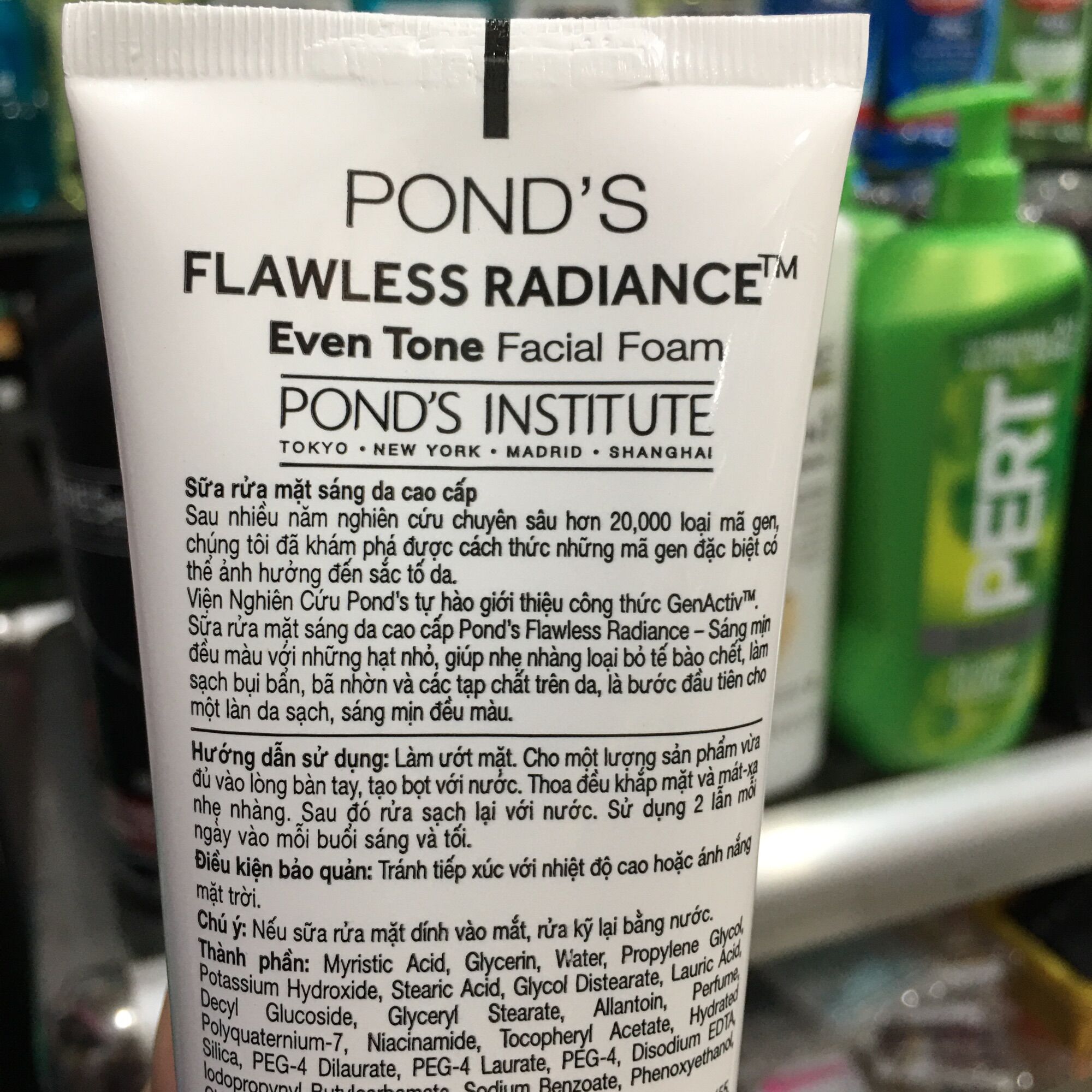 Sữa Rửa Mặt Dưỡng Trắng Cao Cấp Pond's Flawless White 100g