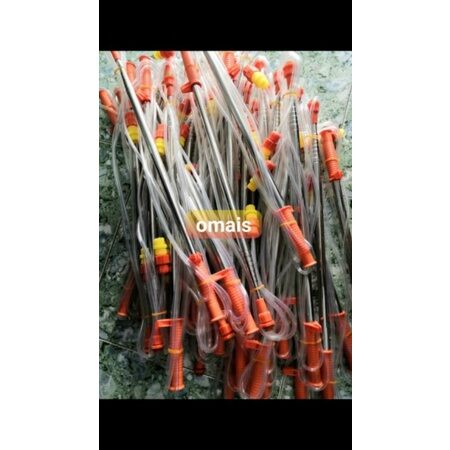 cần phun thuốc trừ sâu dạng rút dài 3.6m .