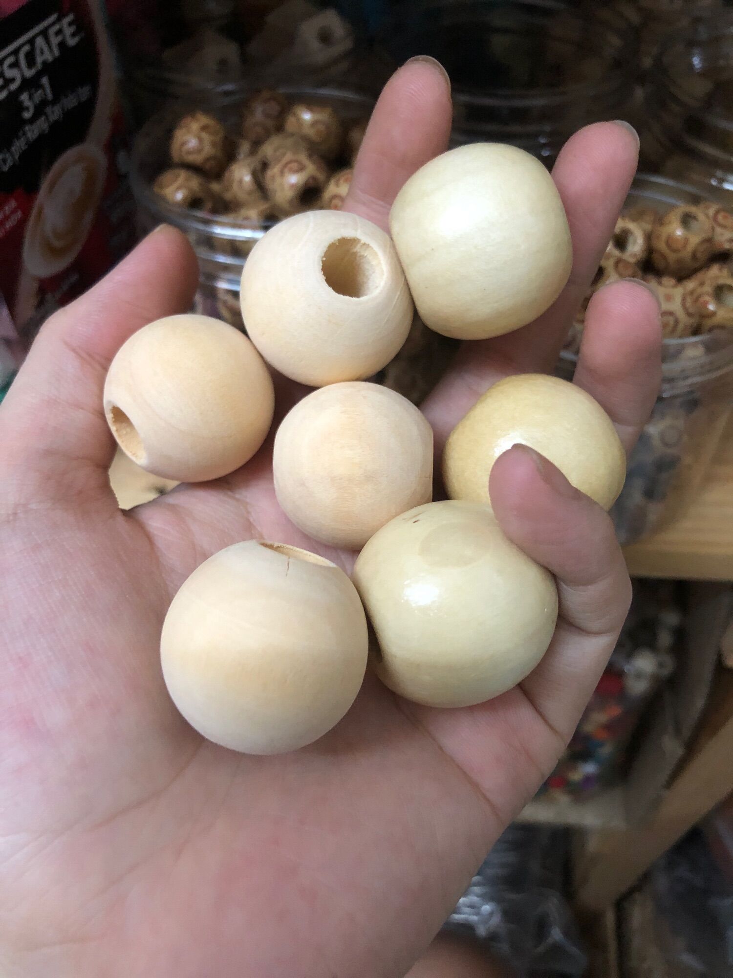 Hạt gỗ to 3cm đường kính lỗ 1cm