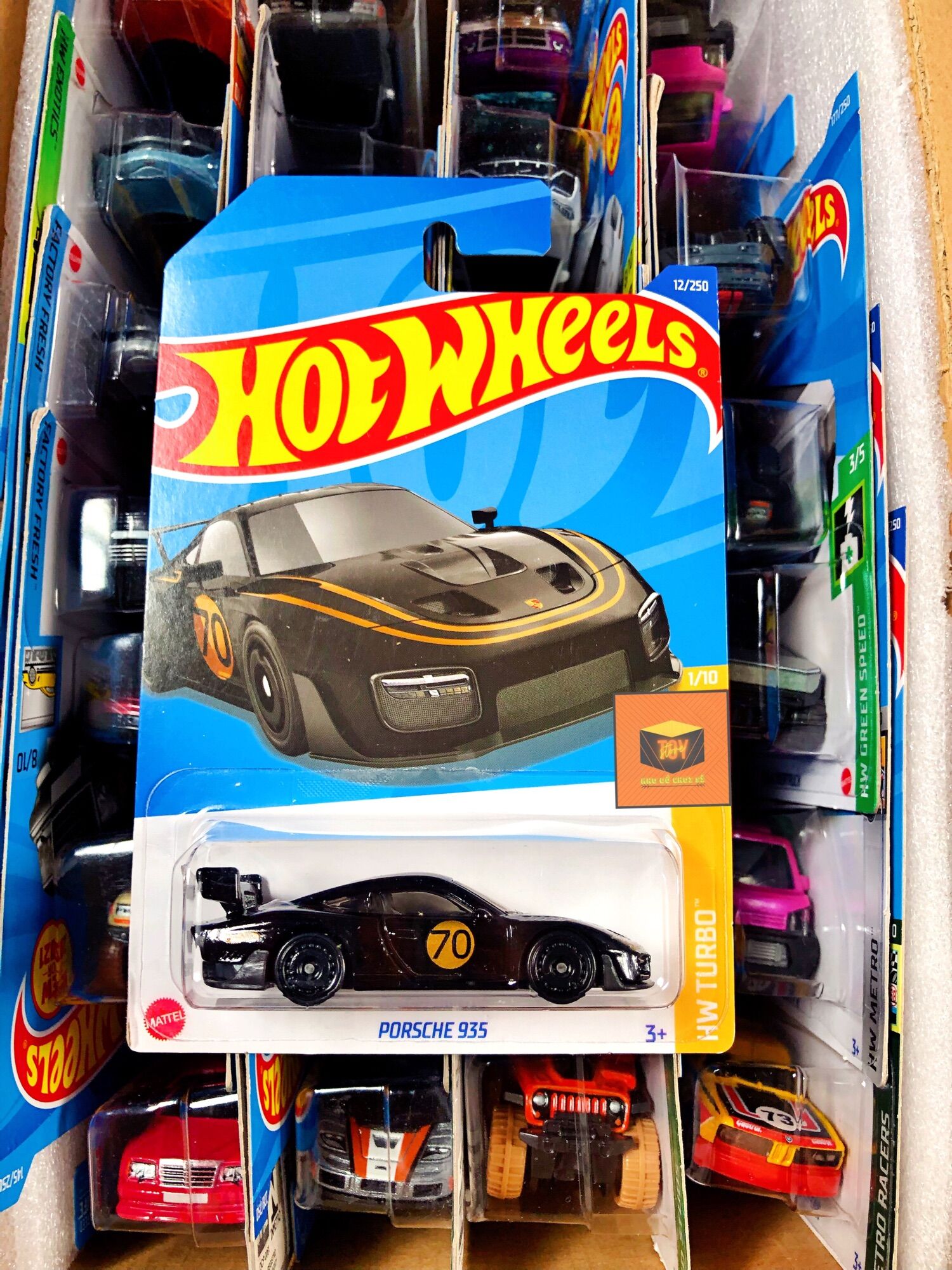 Xe mô hình hot wheels tỉ lệ 1:64 "porsche 935"